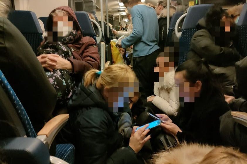 Eine alltägliche Szene auf der RB26: Der 6.11-Uhr-Zug von Küstrin-Kietz nach Berlin bestand nur aus einem Triebwagen. Immer wieder kommt es vor, dass Doppeltraktionen ausfallen, weil es Probleme beim Kuppeln gibt.