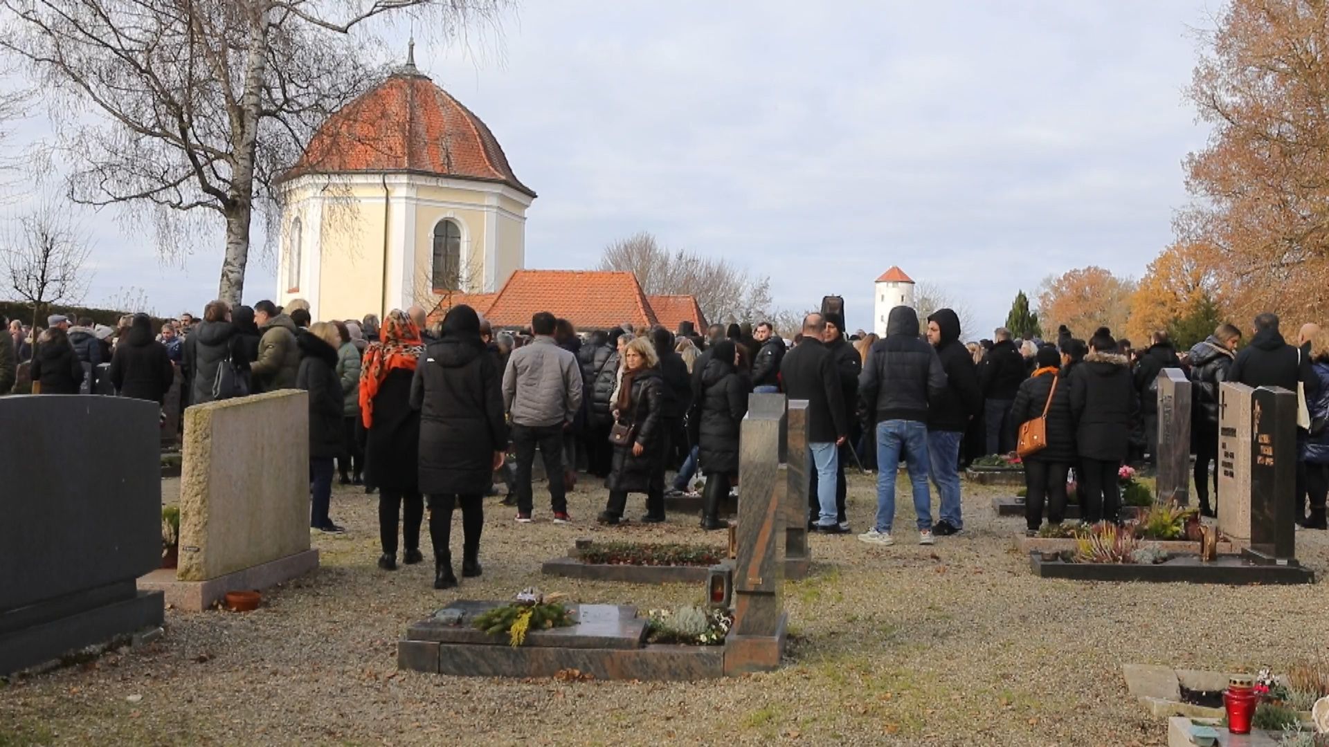 Nach brutalem Mord: Illerkirchberg nimmt bewegend Abschied von Ece (14)