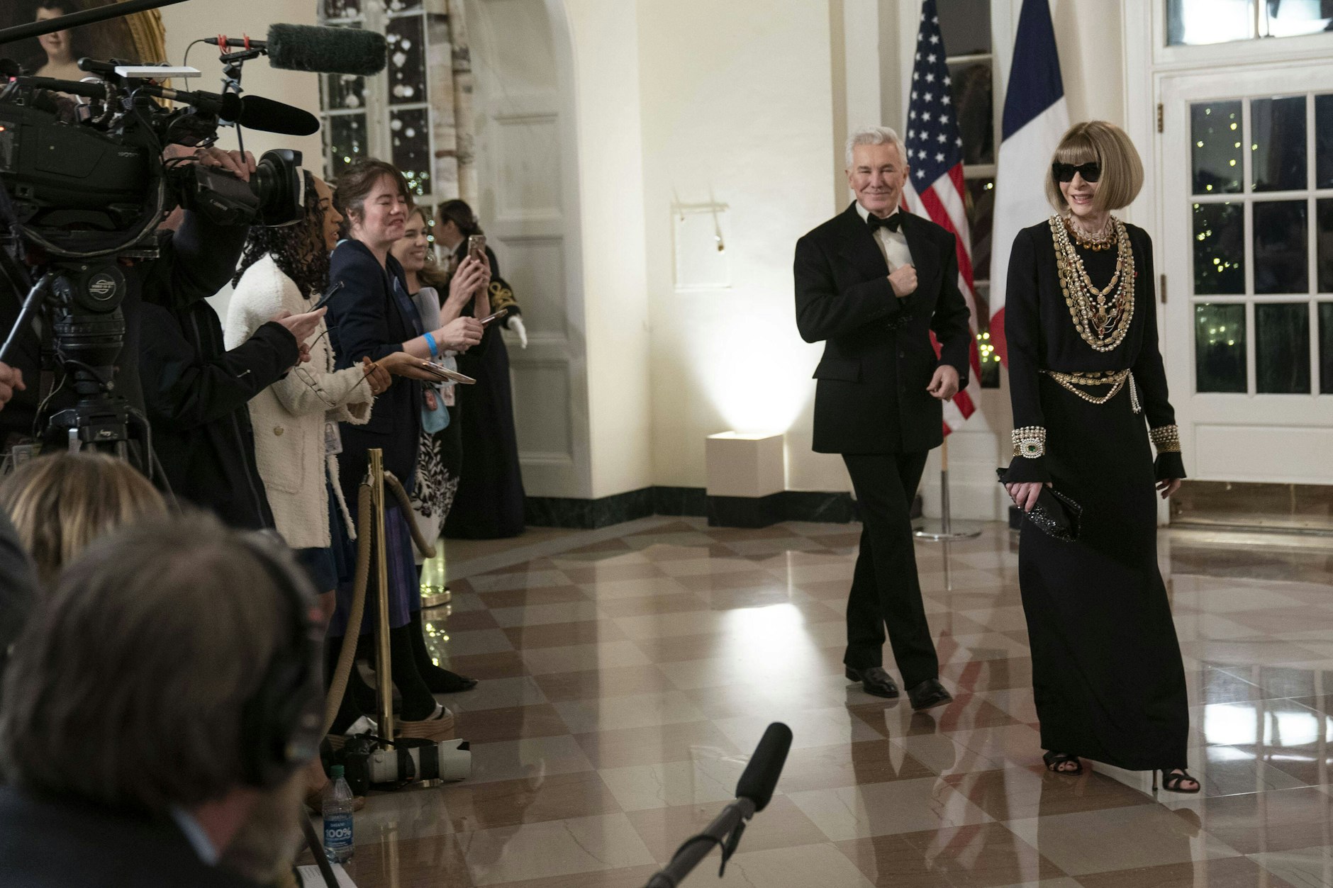 Vogue-Chefin Anna Wintour Anfang Dezember bei einem Dinner im Weißen Haus. Sie trägt einen Chanel-Look von Karl Lagerfeld aus dem Jahr 1983.&nbsp;