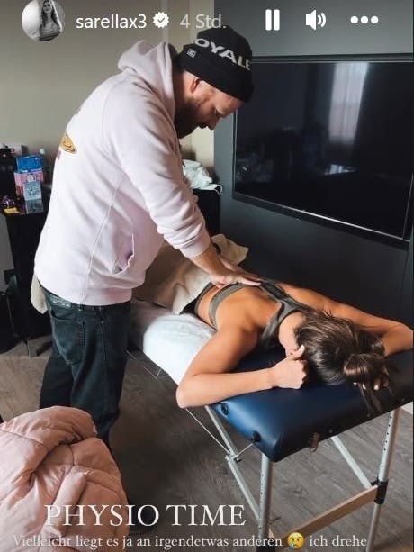 Ein Physiotherapeut hat Sarah Engels behandelt.