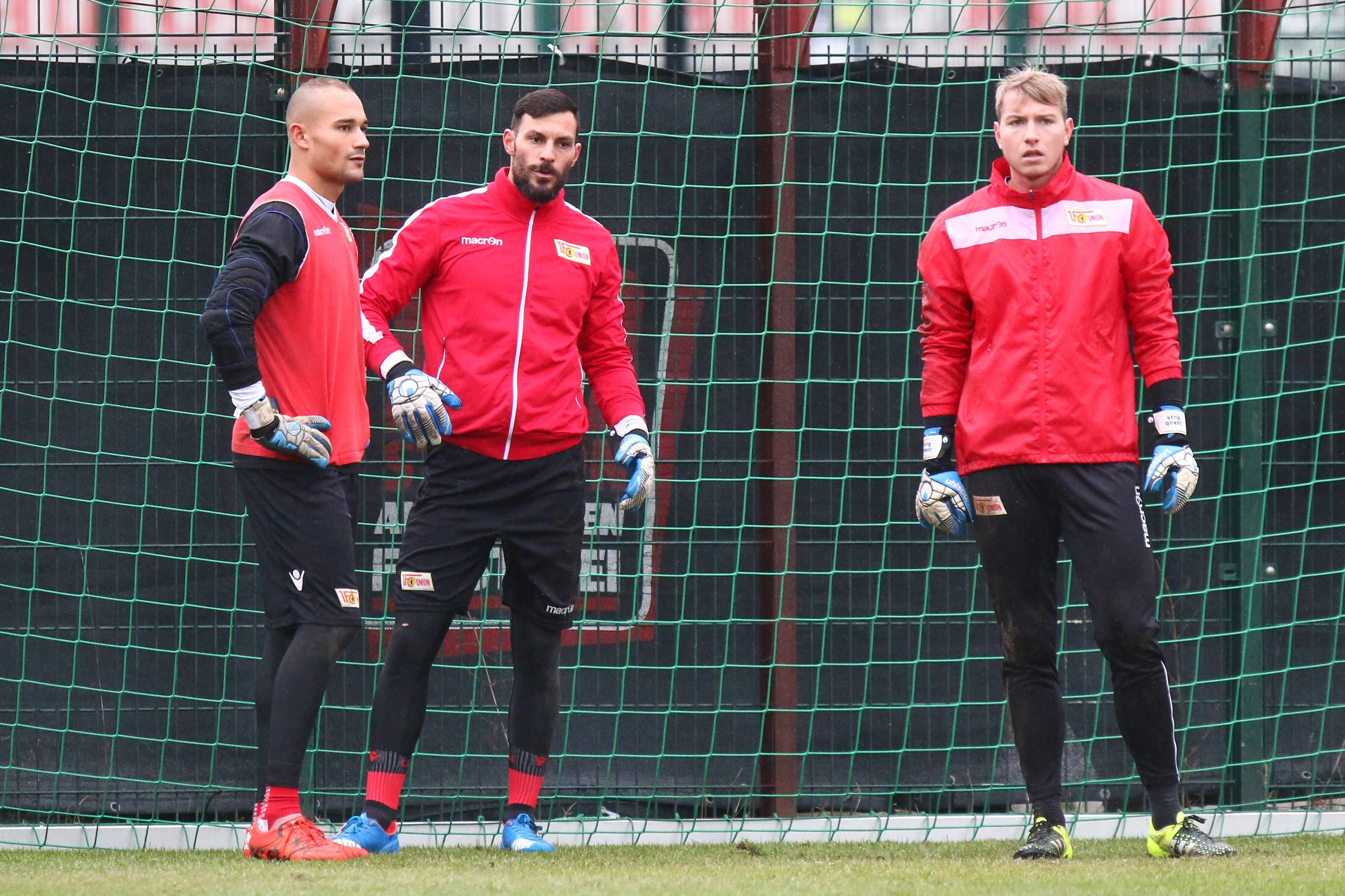 Mohamed Amsif (l.) konnte sich bei Union nicht gegen Daniel Haas (M.) und Jakob Busk durchsetzen.
