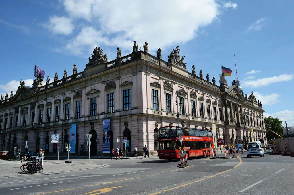 „Hätte auch anders kommen können“: Ausstellung in Berlin
