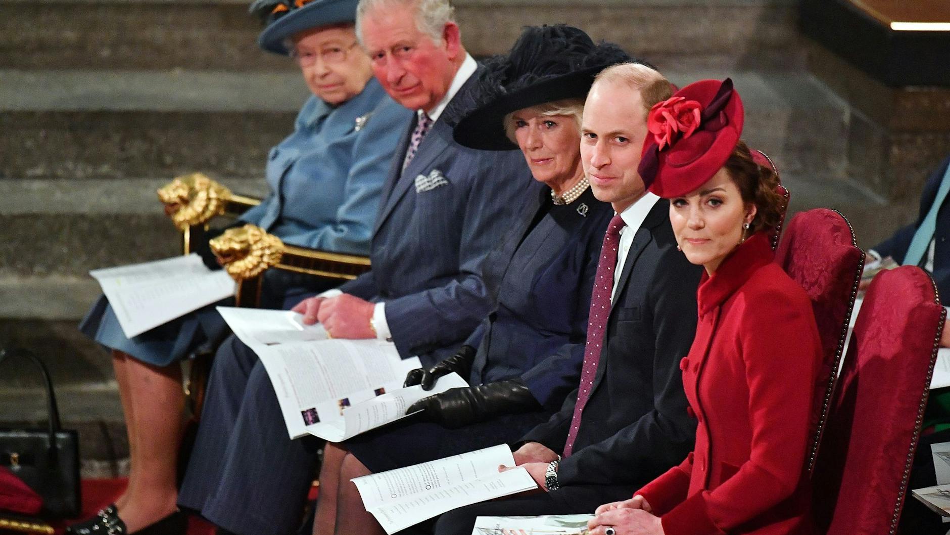 Die britischen Royals beim Gottesdienst in der Londoner Westminster Abbey. Nach dem Tod von Königin Elizabeth gilt es, das Königshaus neu aufzustellen. Fiese TV-Grätschen aus Amerika braucht King Charles da sicher nicht. 