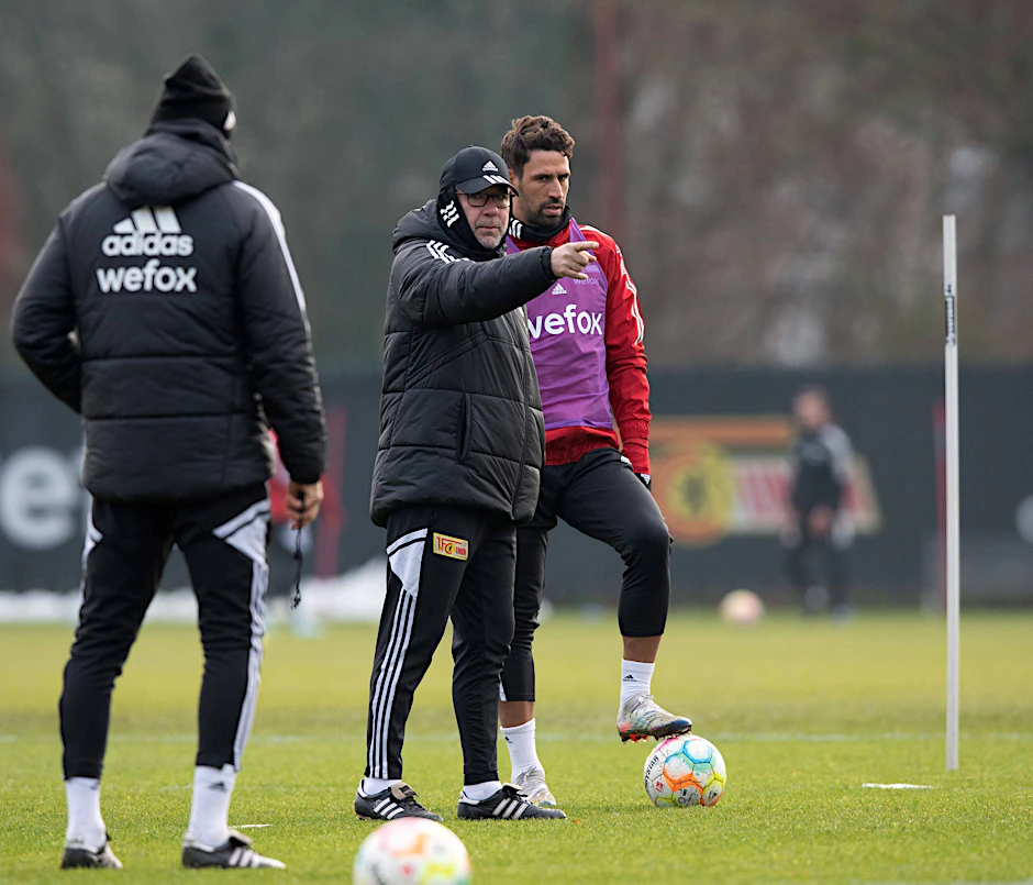 Urs Fischer (M.) und Union Berlin befinden sich noch auf der Suche nach einem dritten Testspielgegner.
