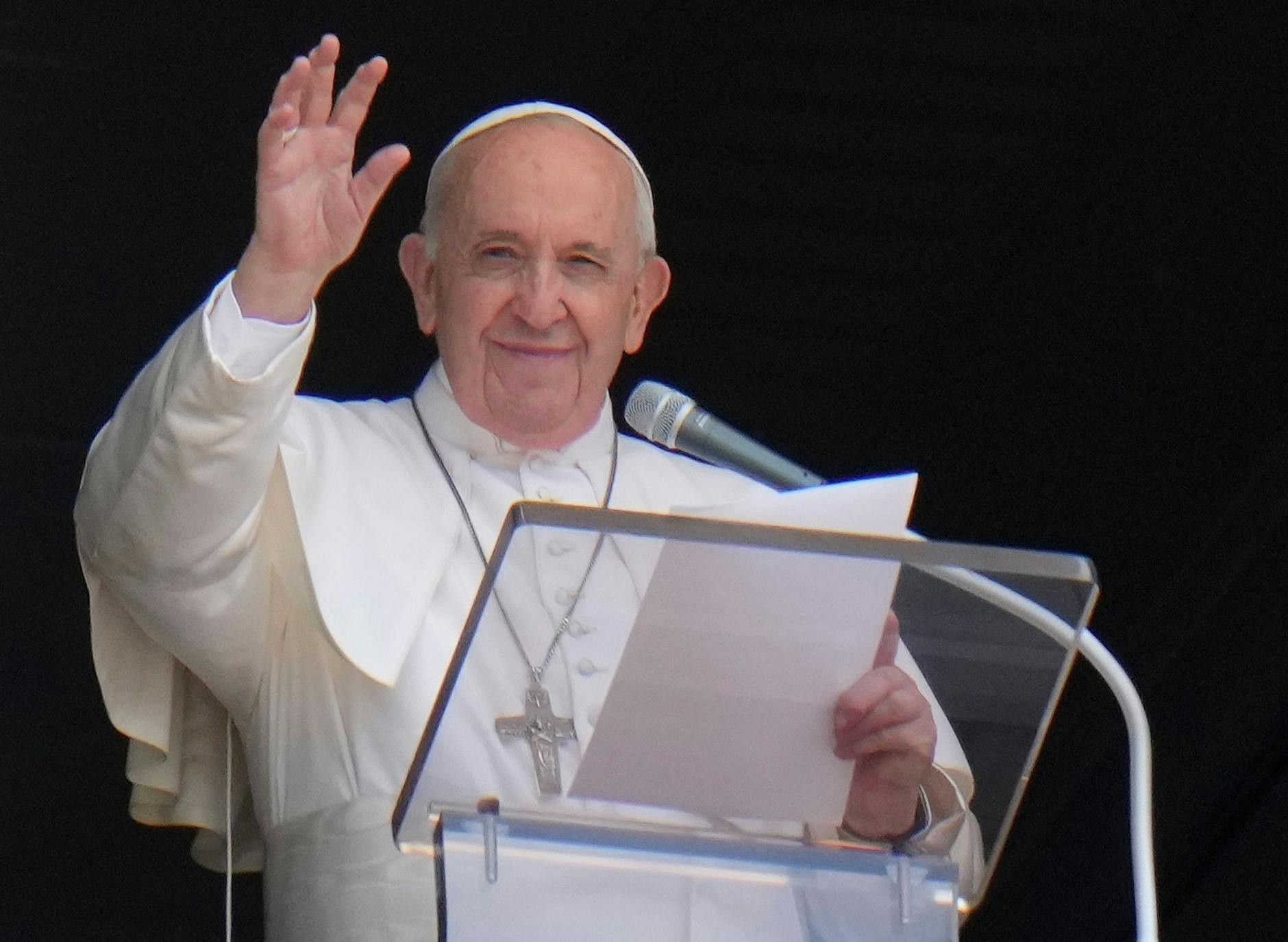 ARCHIV - Freut sich über den italienischen EM-Sieg: Papst Franziskus.