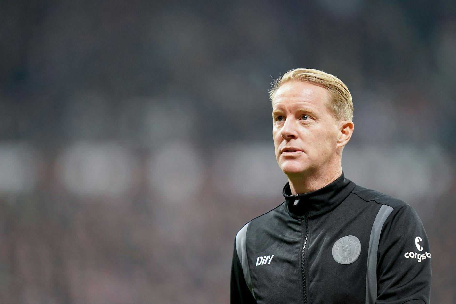 ARCHIV - Muss beim FC St. Pauli gehen: Trainer Timo Schultz.
