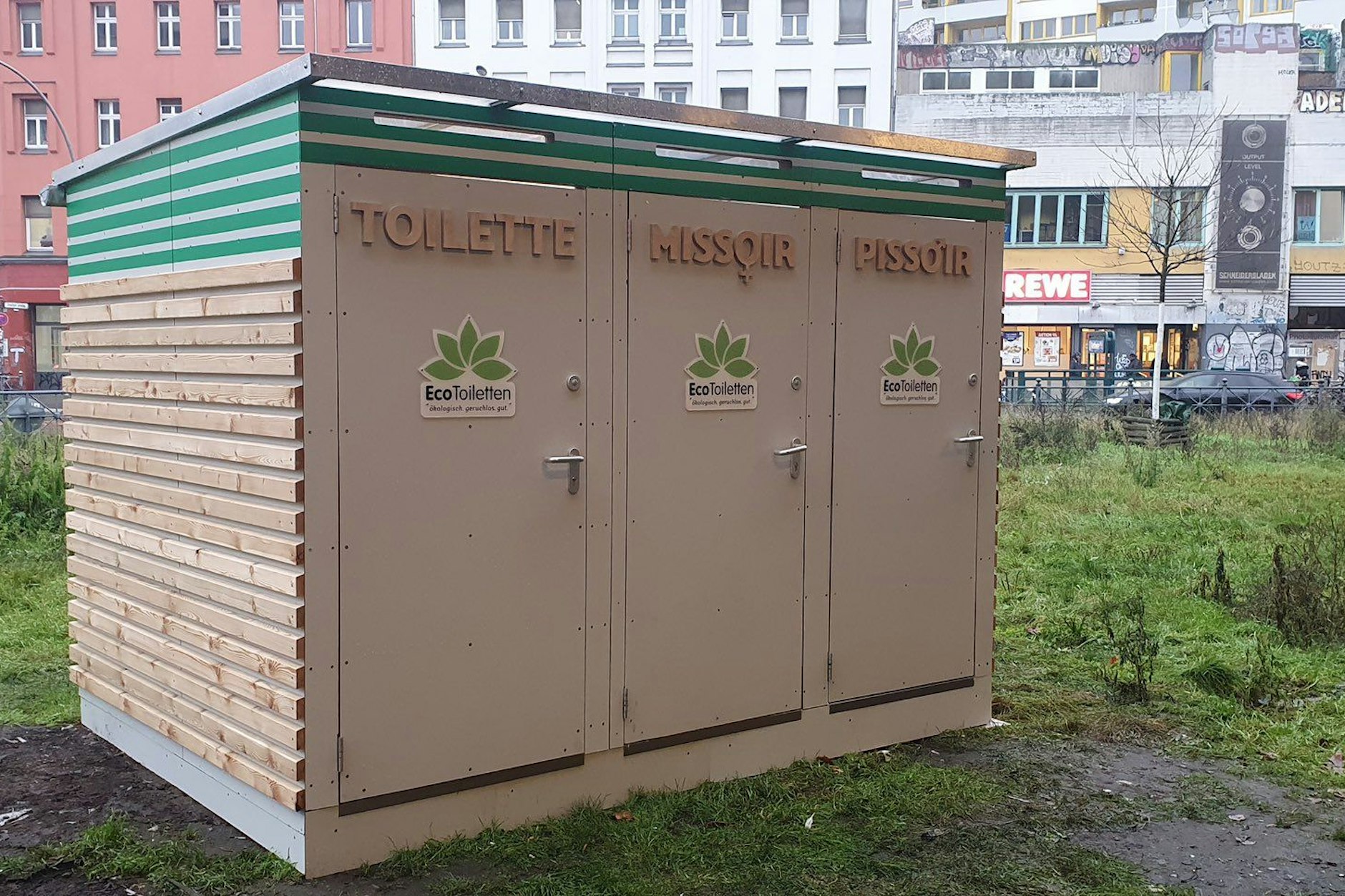 Diese Eco-Toiletten sollen von nun an die Bedürfnisse am Kotti bedienen.