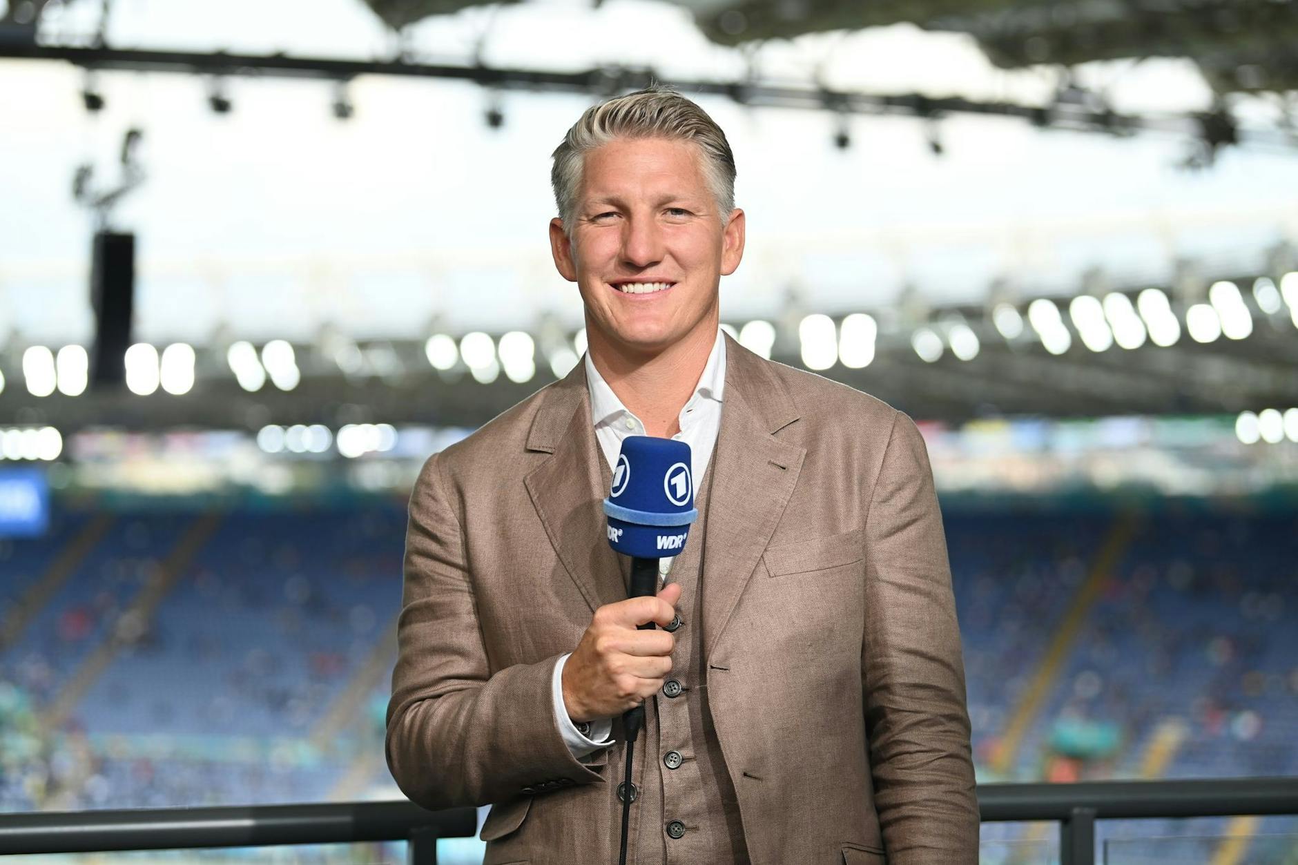 ARCHIV - Musste einige Kritik für seine Auftritt bei der ARD einstecken: Ex-Weltmeister Bastian Schweinsteiger.