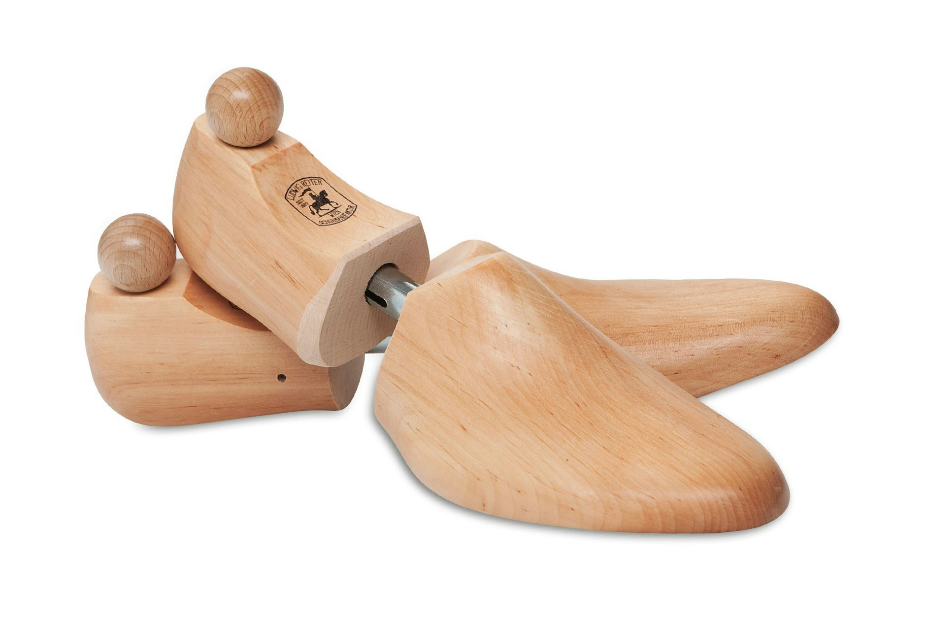 Hält die Norweger-Schnürer oder Pennyloafer in Damengröße hübsch in Form: Schuhspanner von Ludwig Reiter.