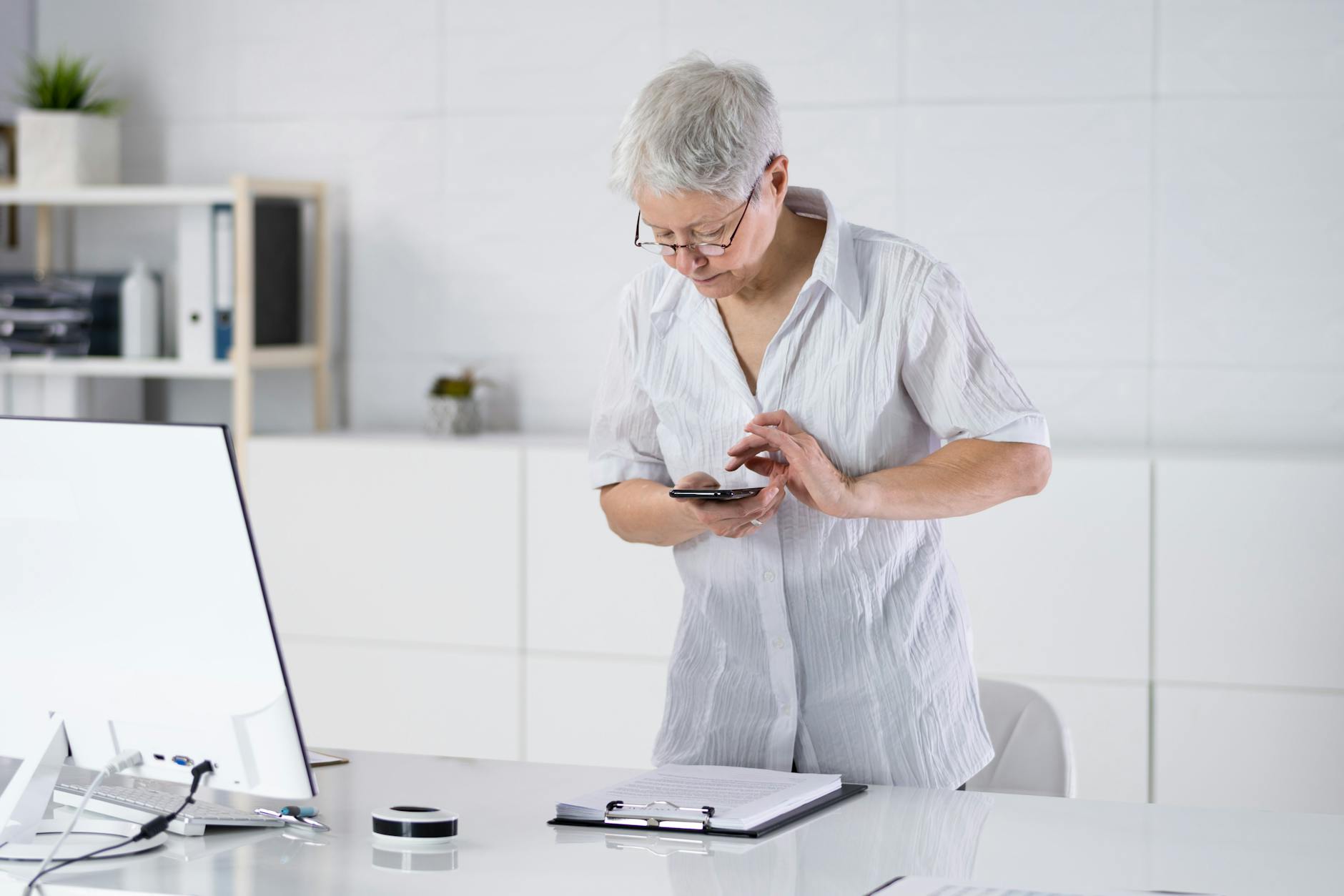 Regelmäßig fragen Banken persönliche Daten ab. Wem Anfragen komisch vorkommen, sollte bei der Bank anrufen. 