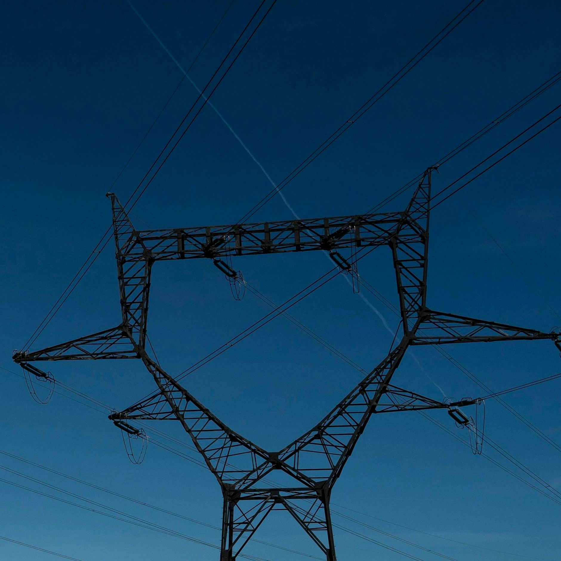 Vertrauliches Papier: 90-minütige „Brownouts“ möglich, massive Schäden drohen +++ 125.000 Menschen in DIESER Hauptstadt ohne Strom!