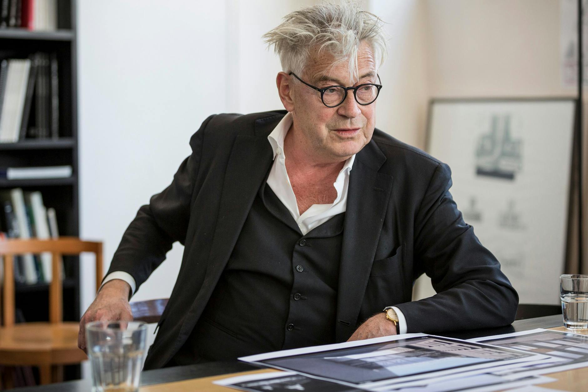 „Berlins Dichte muss angepasst werden an eine Großstadt“: Max Dudler in seinem Architekturbüro am Kreuzberger Oranienplatz.