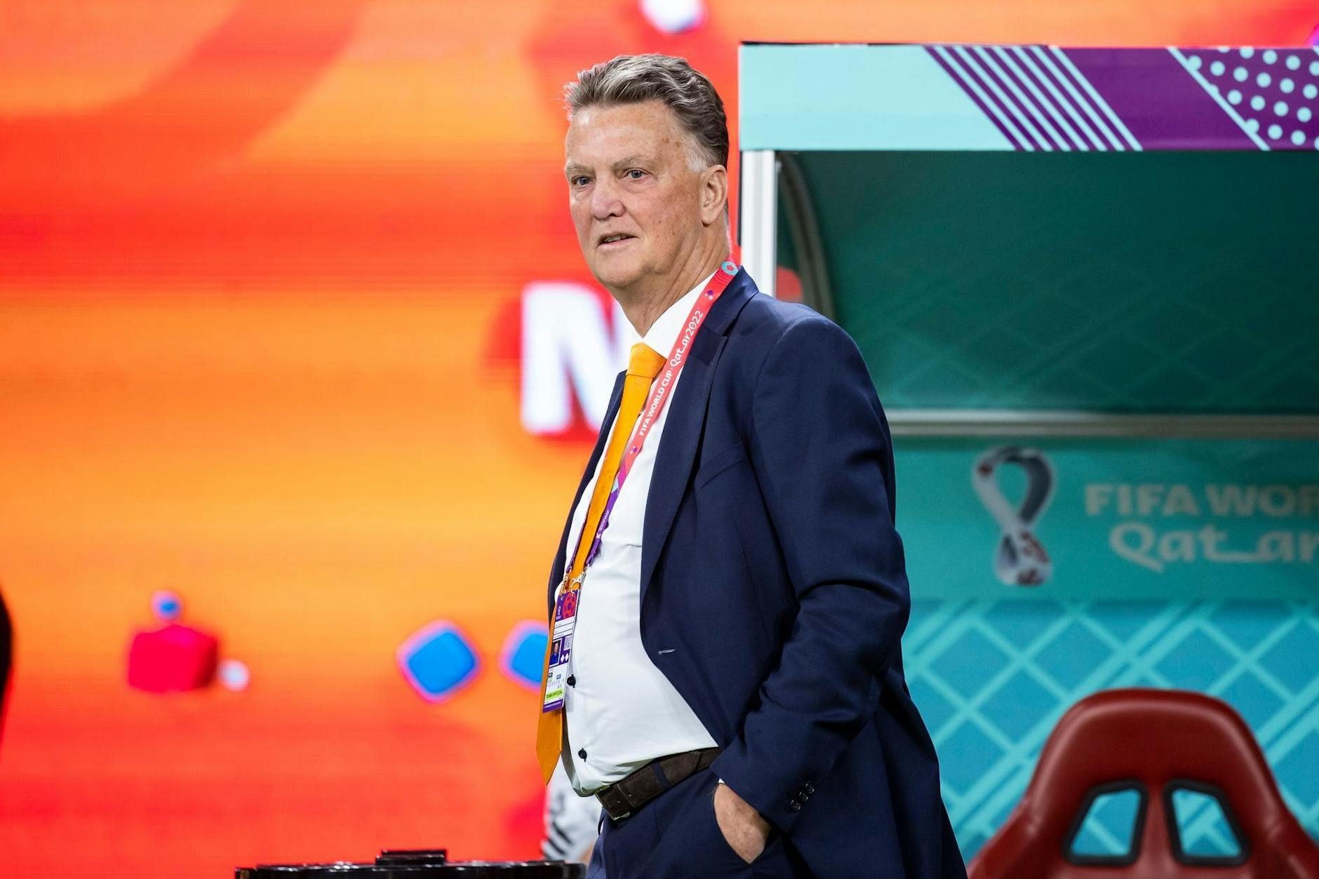ARCHIV - Will mit seinem Team ins Halbfinale: Oranje-Coach Louis Van Gaal.