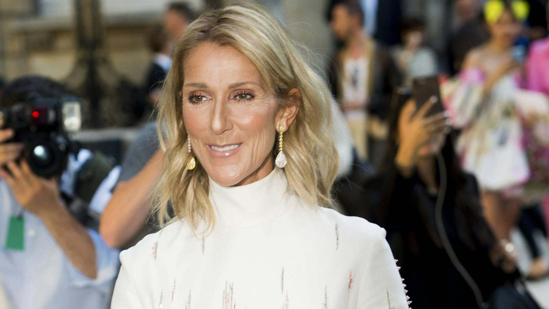 Auf diesem Foto vermutet man es nicht, doch Celine Dion scheint es wirklich nicht gut zu gehen.