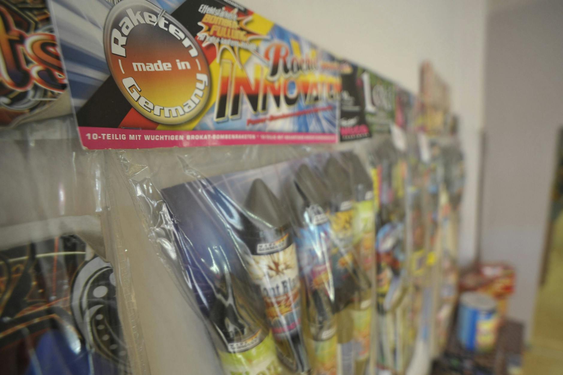 In Deutschland ist Feuerwerk nur kurz vor Silvester erhältlich. Anders in Polen. Die Bundespolizei warnt vor illegalen Böllern. 