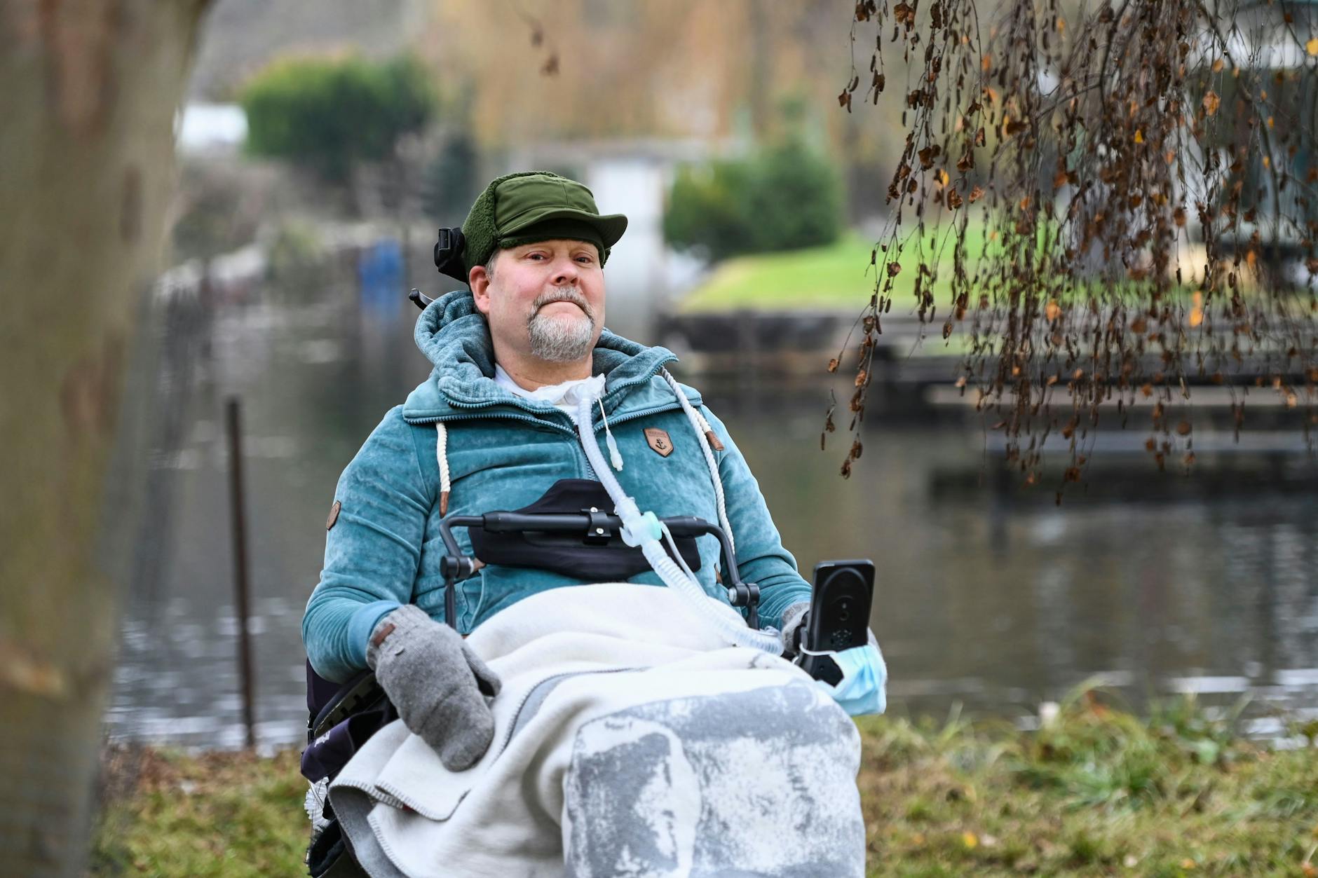 Engelbert Diegmann in seinem Garten in Rahnsdorf