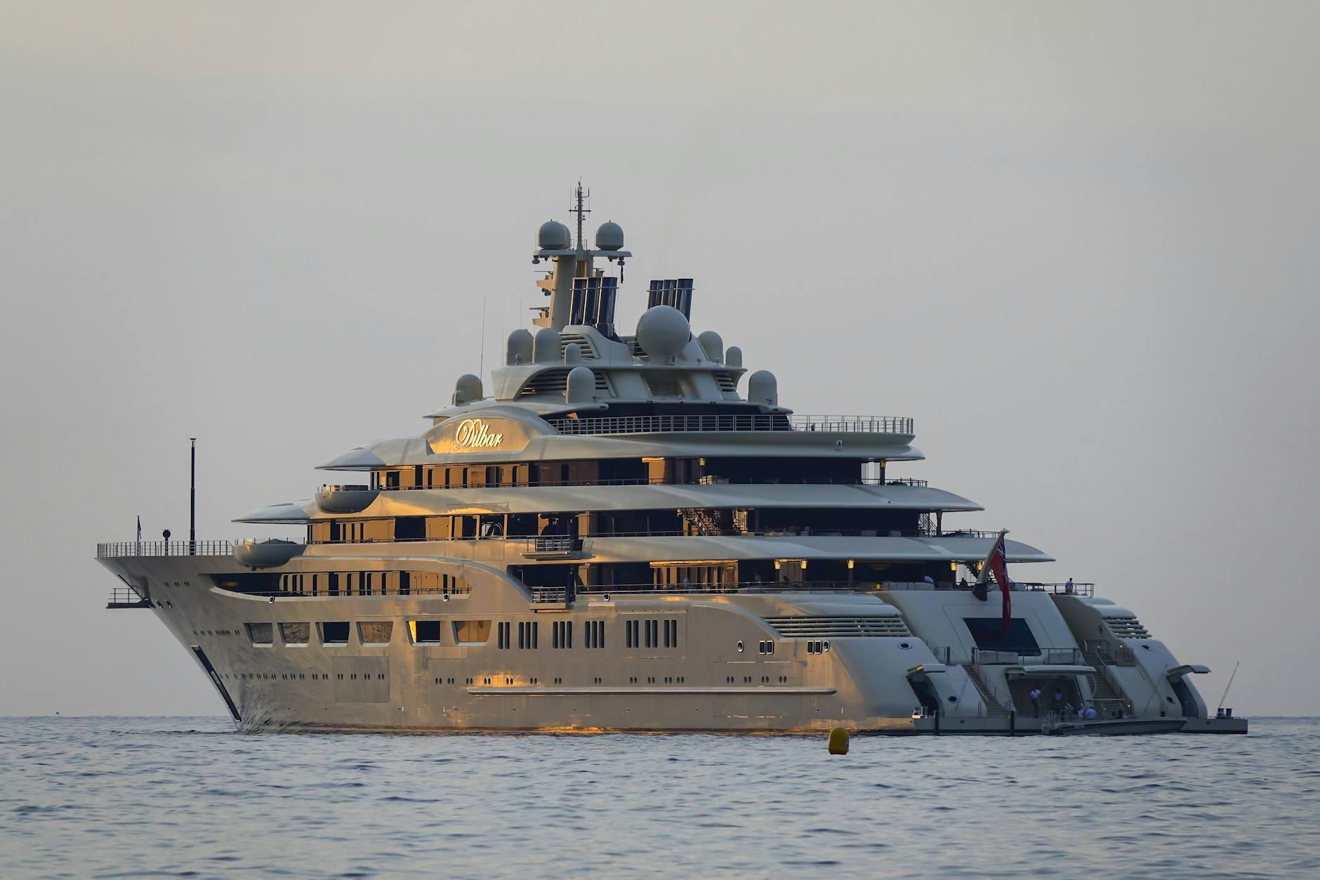 Die 156 Meter lange Motorjacht Dilbar, die Usmanow zugeordnet wird.