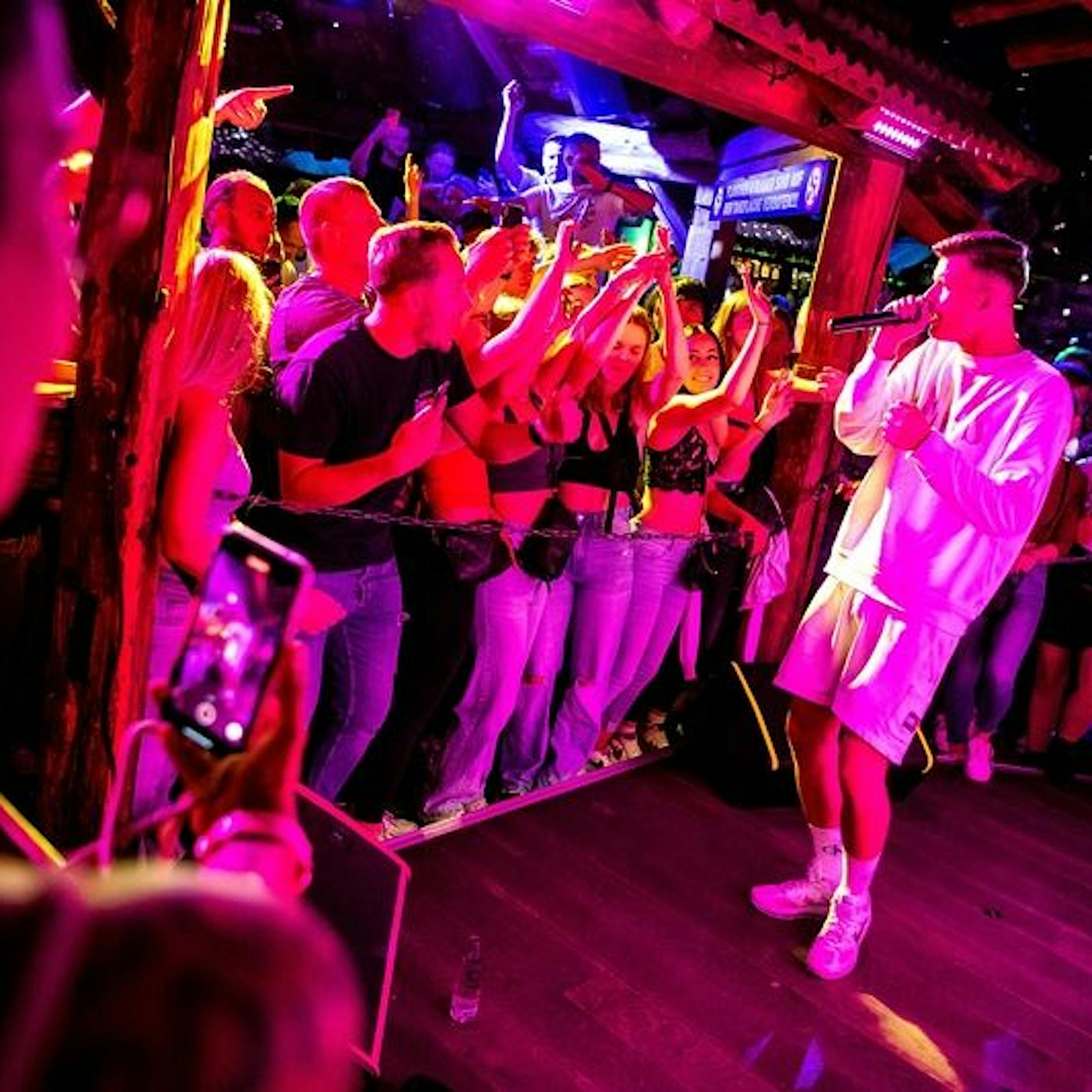 Layla, Olivia und dicht im Flieger: Das Jahr der Ballermann-Hits