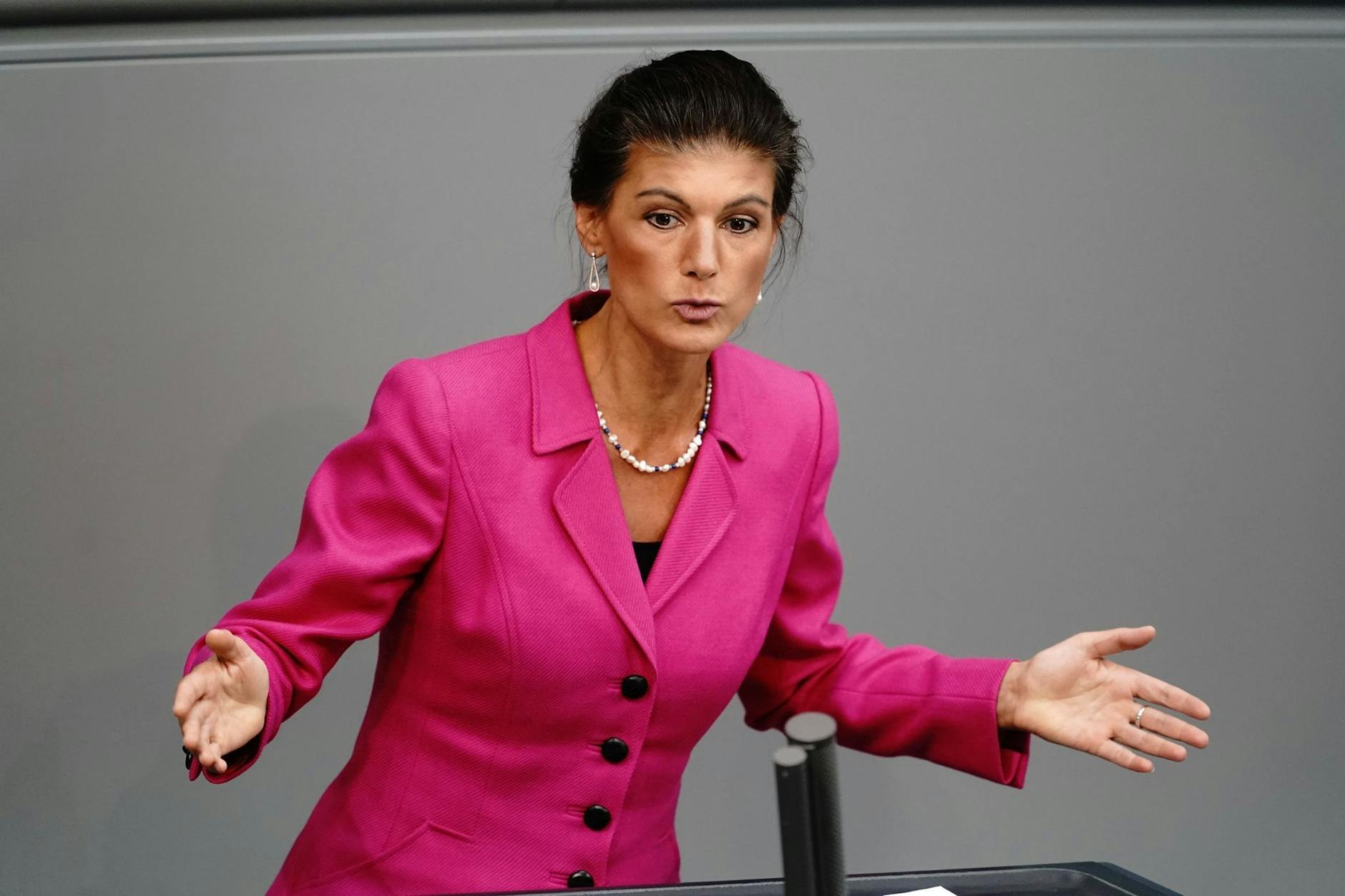 ARCHIV - Sahra Wagenknecht stellt immer wieder die Neugründung einer Partei in den Raum.