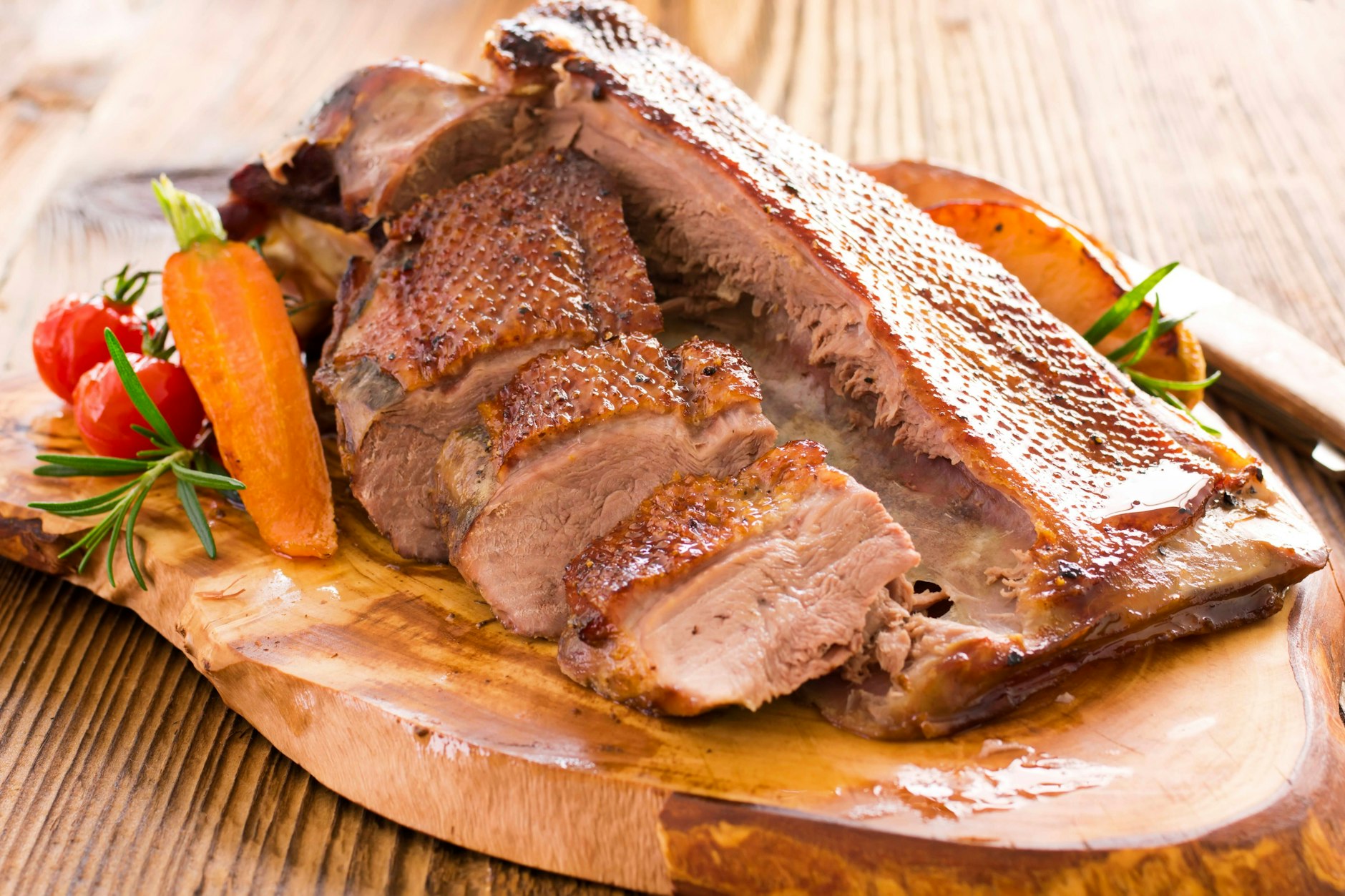 Das Weihnachtsessen muss nicht ungesund sein. Auch eine Gänsebrust und Rotkohl haben gesundheitliche Vorteile.