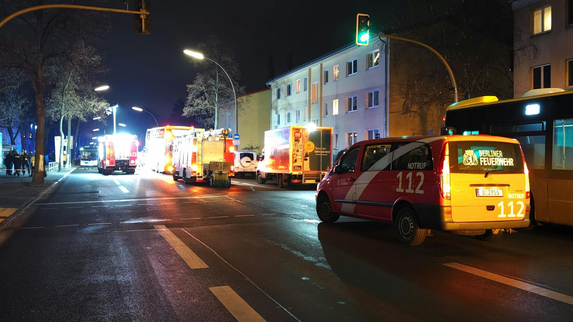 Mit 41 Mann war die Feuerwehr auf der Leonorenstraße im Einsatz.