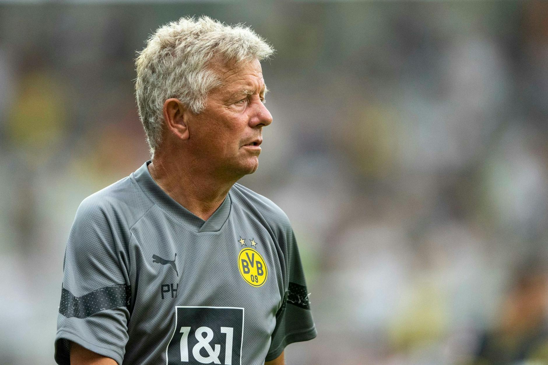 ARCHIV - Hört auch: Borussia Dortmunds bisheriger Co-Trainer Peter Herrmann.