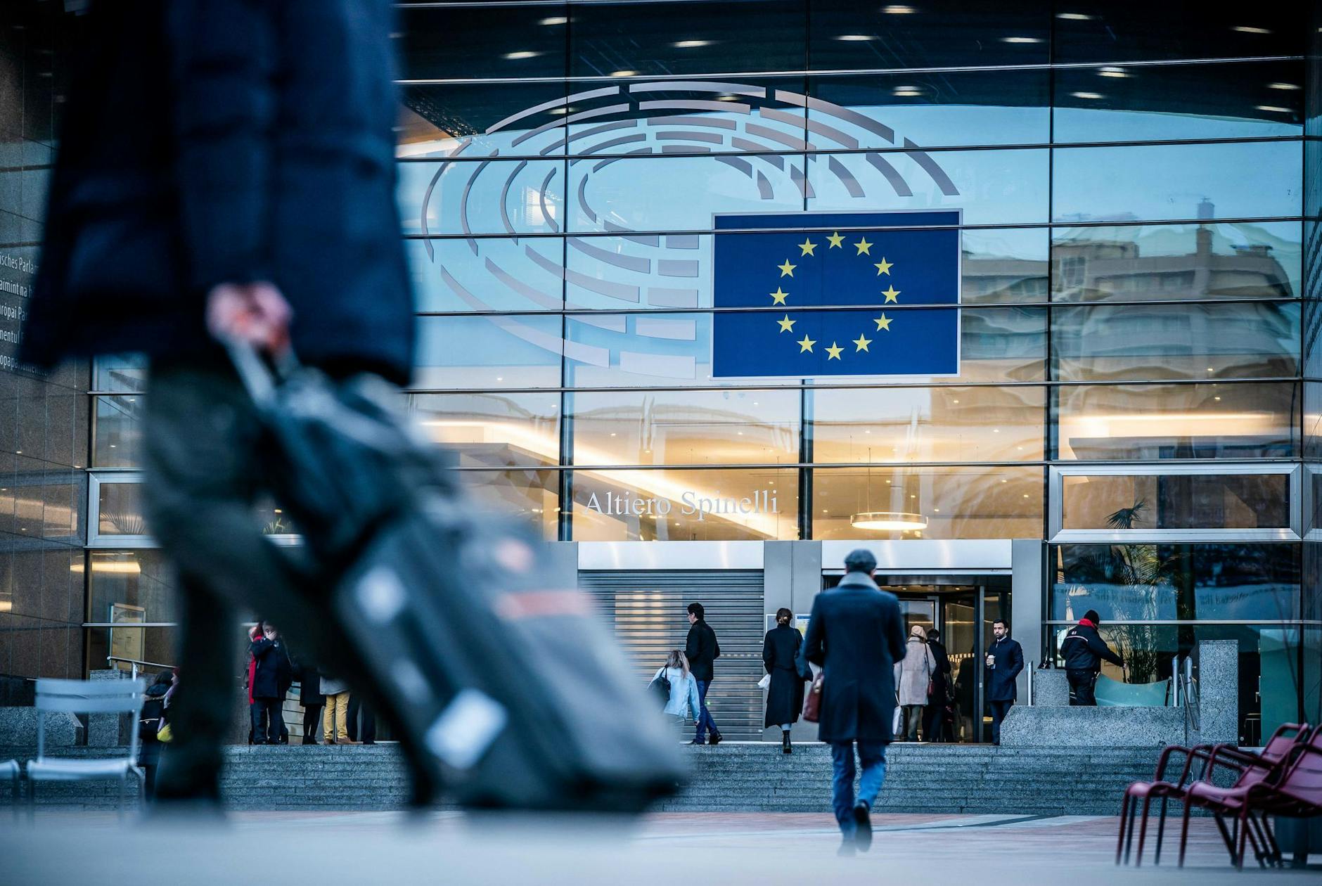 ARCHIV - Der Sitz des Europäischen Parlaments in Brüssel.