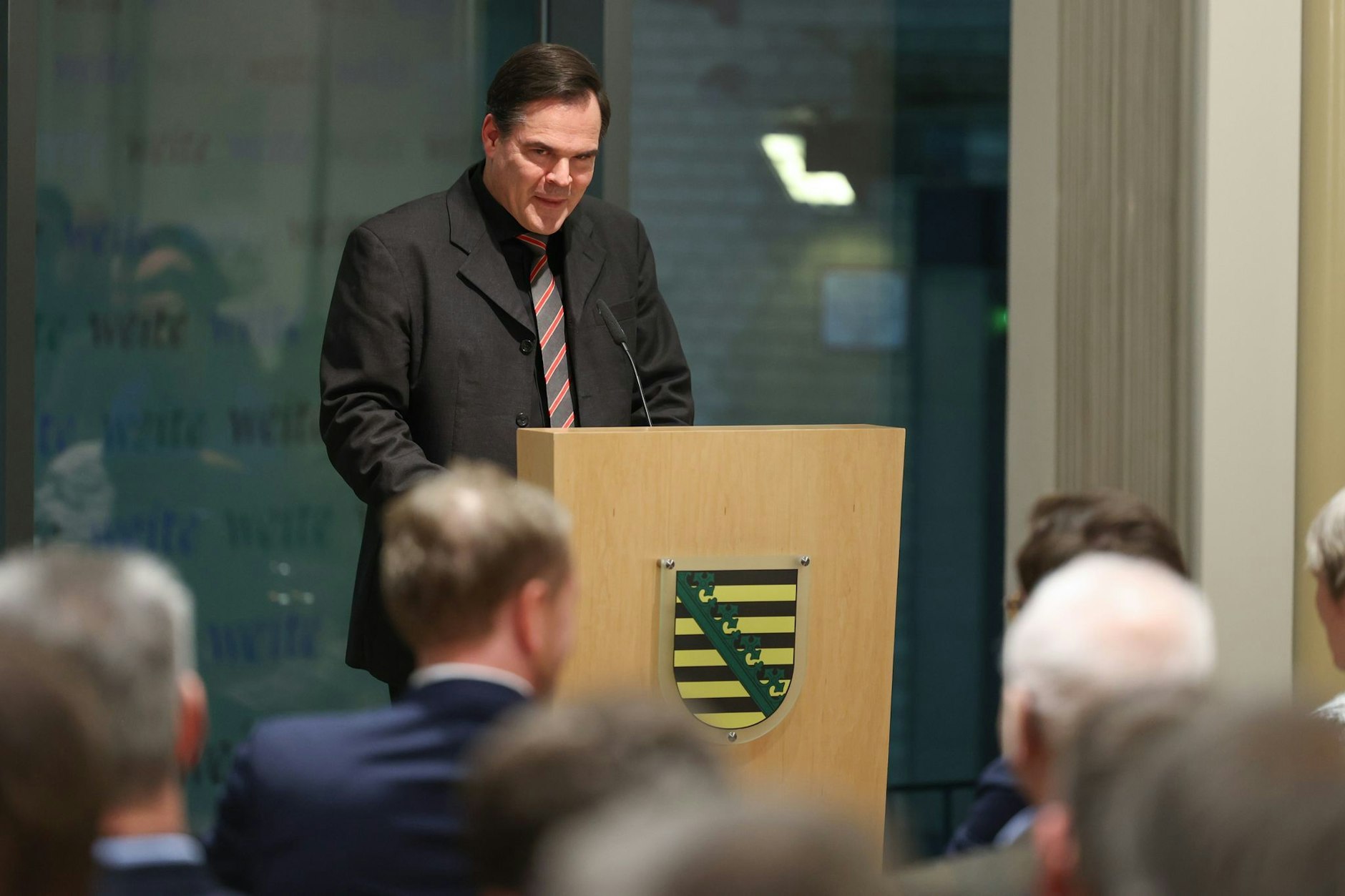 Der Autor Uwe Tellkamp liest aus seinem Buch in der Landesvertretung Sachsens.  