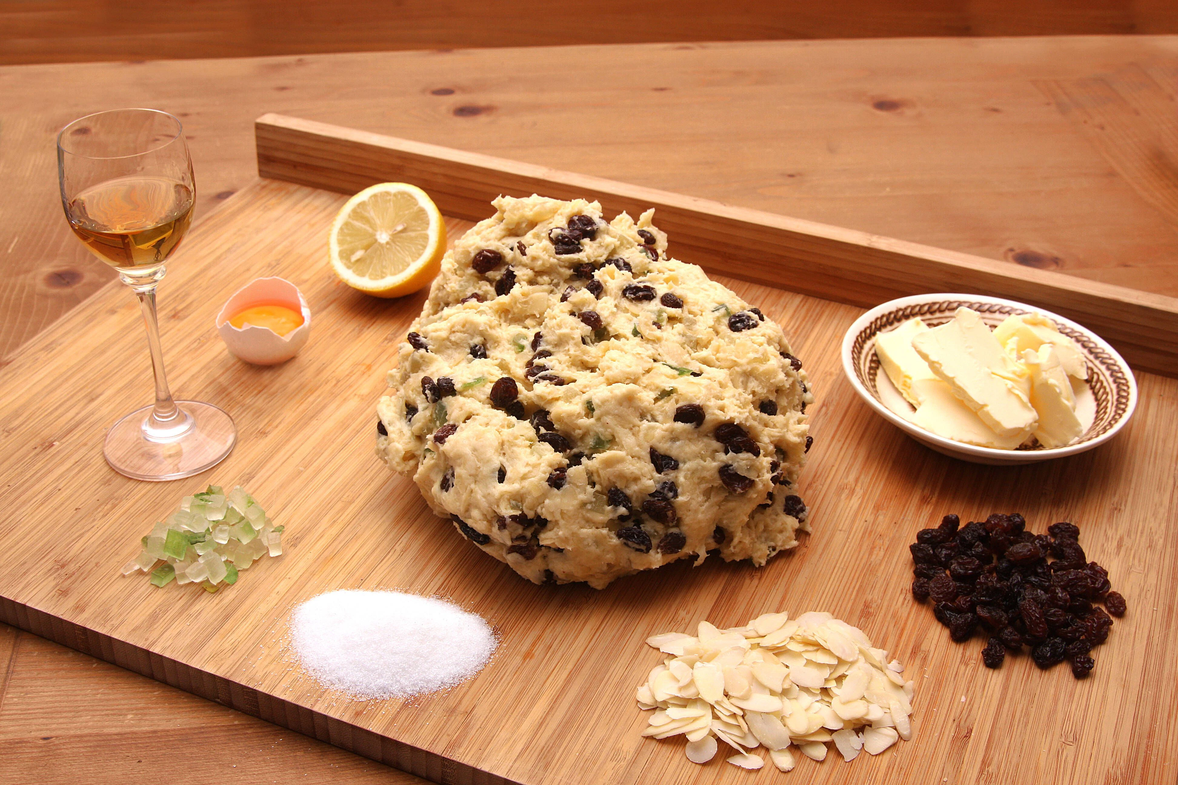 Zutaten für einen Weihnachtsstollen