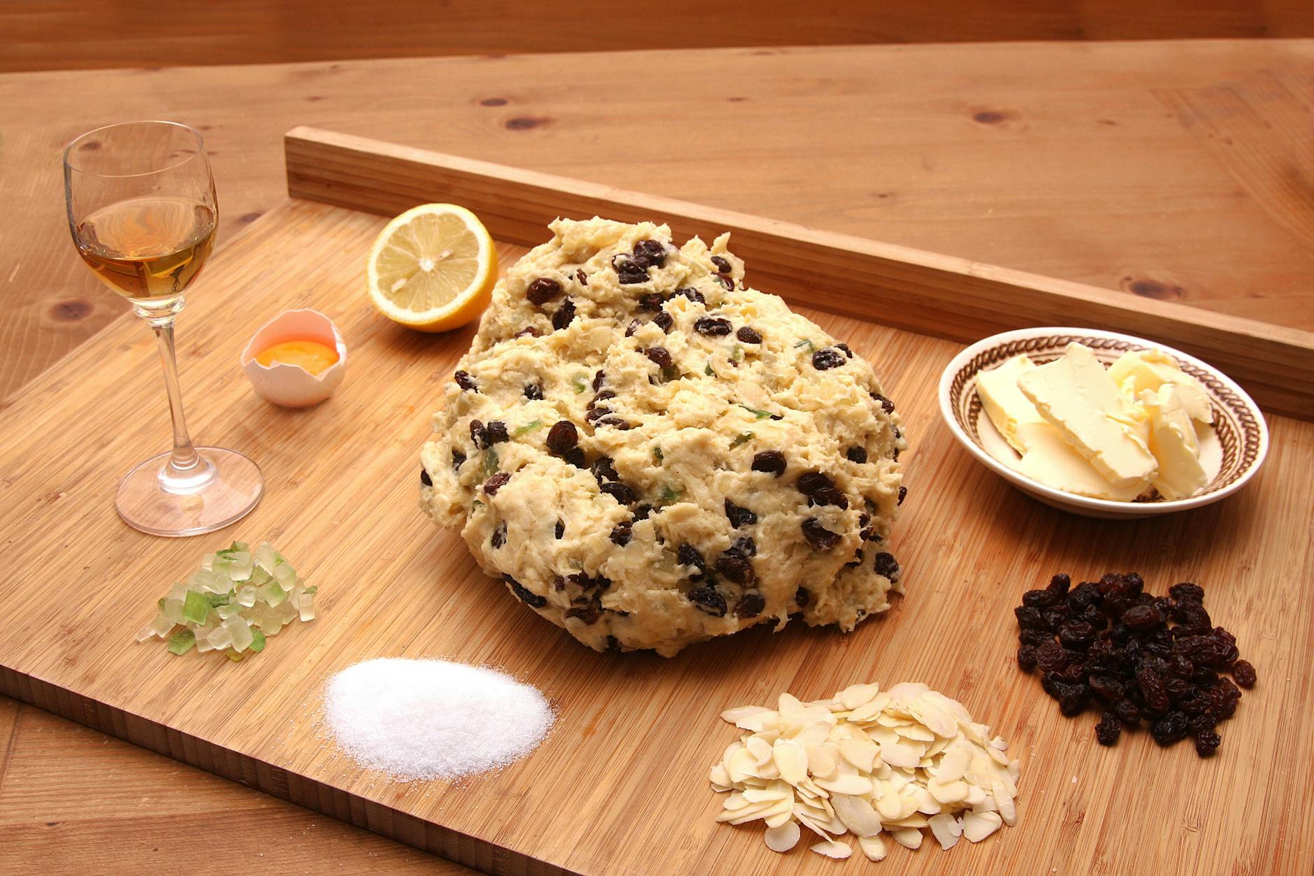 Zutaten für einen Weihnachtsstollen