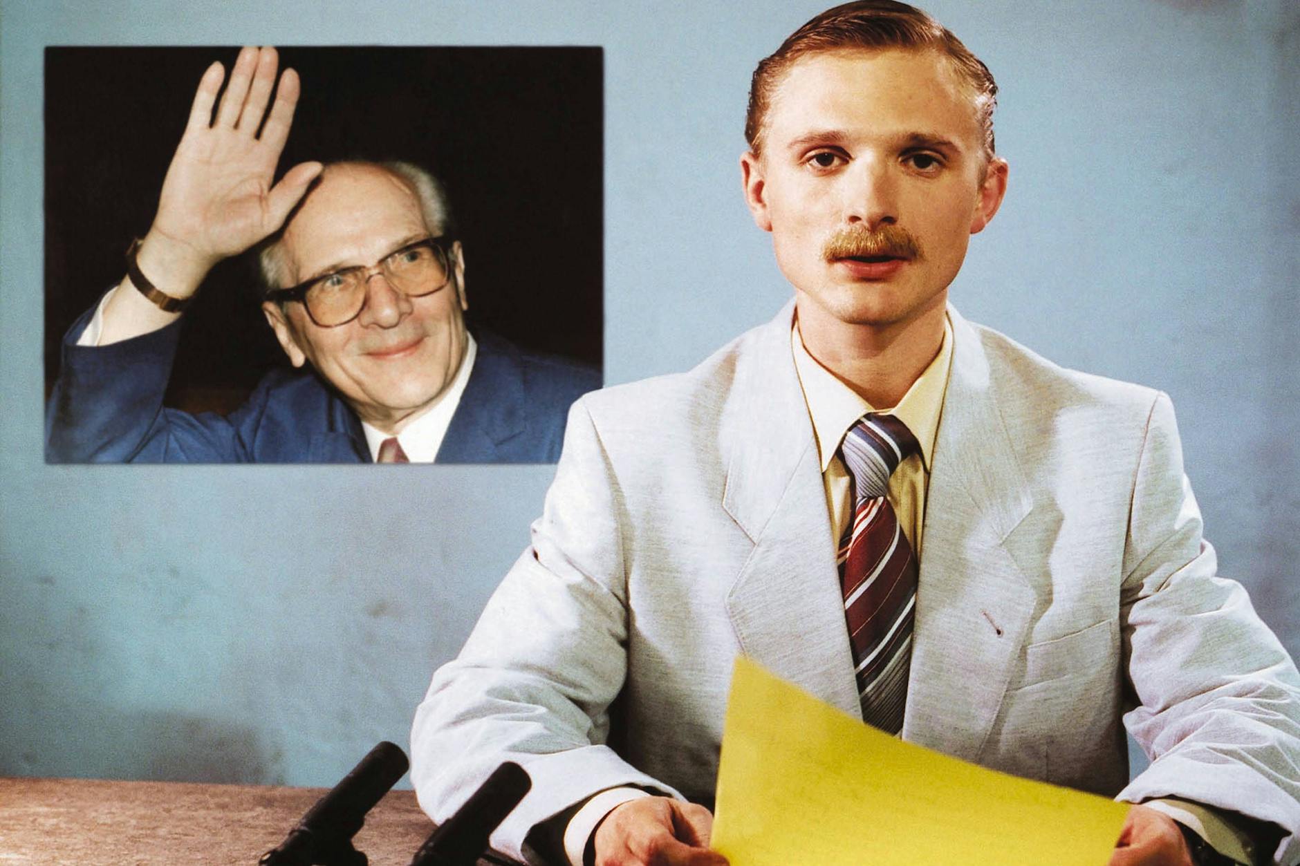 Eine Szene aus „Goodbye Lenin“ mit Florian Lukas (r.) - auch dieser Film läuft in der Berlin Bar in Melbourne