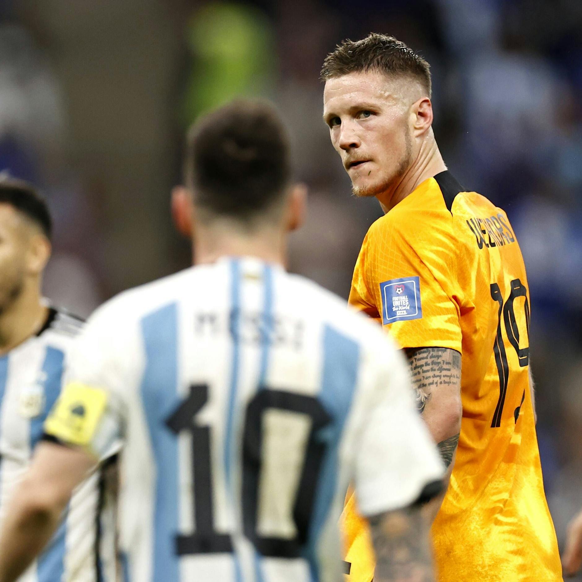 Jetzt erklärt Weghorst den Messi-Eklat: So unsportlich ist Argentiniens Superstar