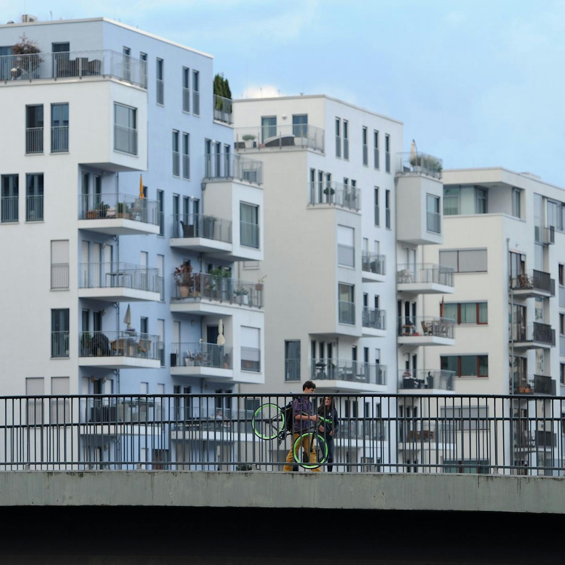 Druck auf Wohnungsmarkt: Mieten steigen schneller, besonders in Berlin