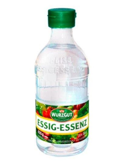 Essigessenz hat jeder im Haushalt, sorgt für eisfreie Scheiben, wenn es mit Wasser vermischt wird.re