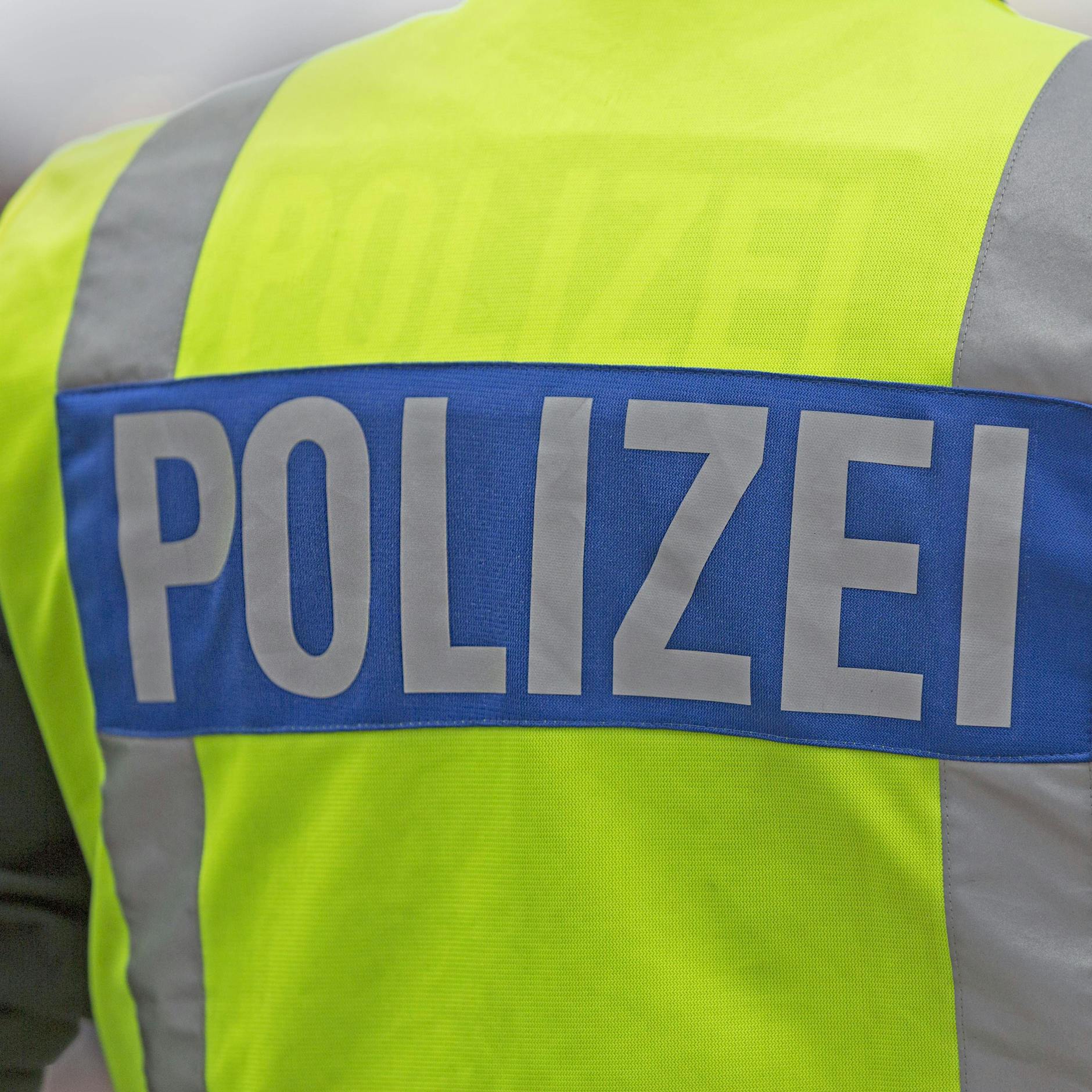 Knallhart-Urteil gegen drei falsche Polizisten – ab in die Zelle, ihr Ganoven!