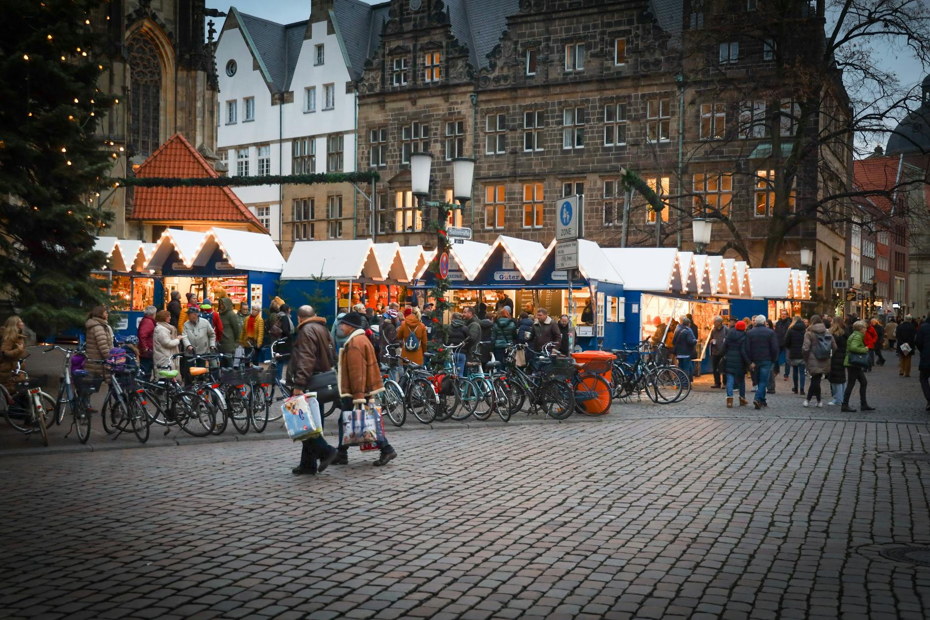 Münster: Auf dem Prinzipalmarkt konnte die Polizei einen Mann stoppen, der mit dem Auto durch die abgeriegelte Innenstadt fuhr.