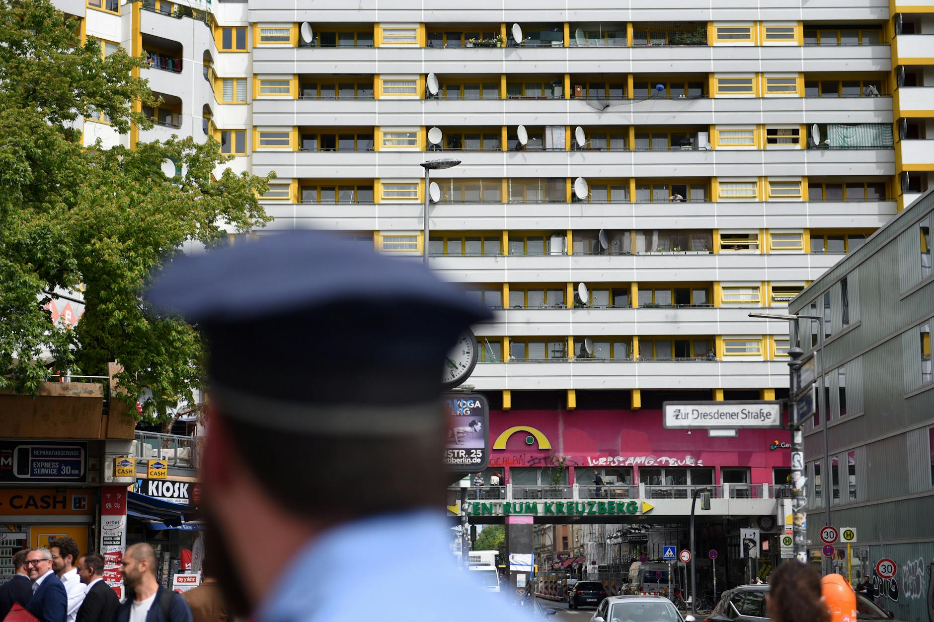 Die geplante Kotti-Wache über der Adalbertstraße soll Anfang Februar 2023 in Betrieb gehen.