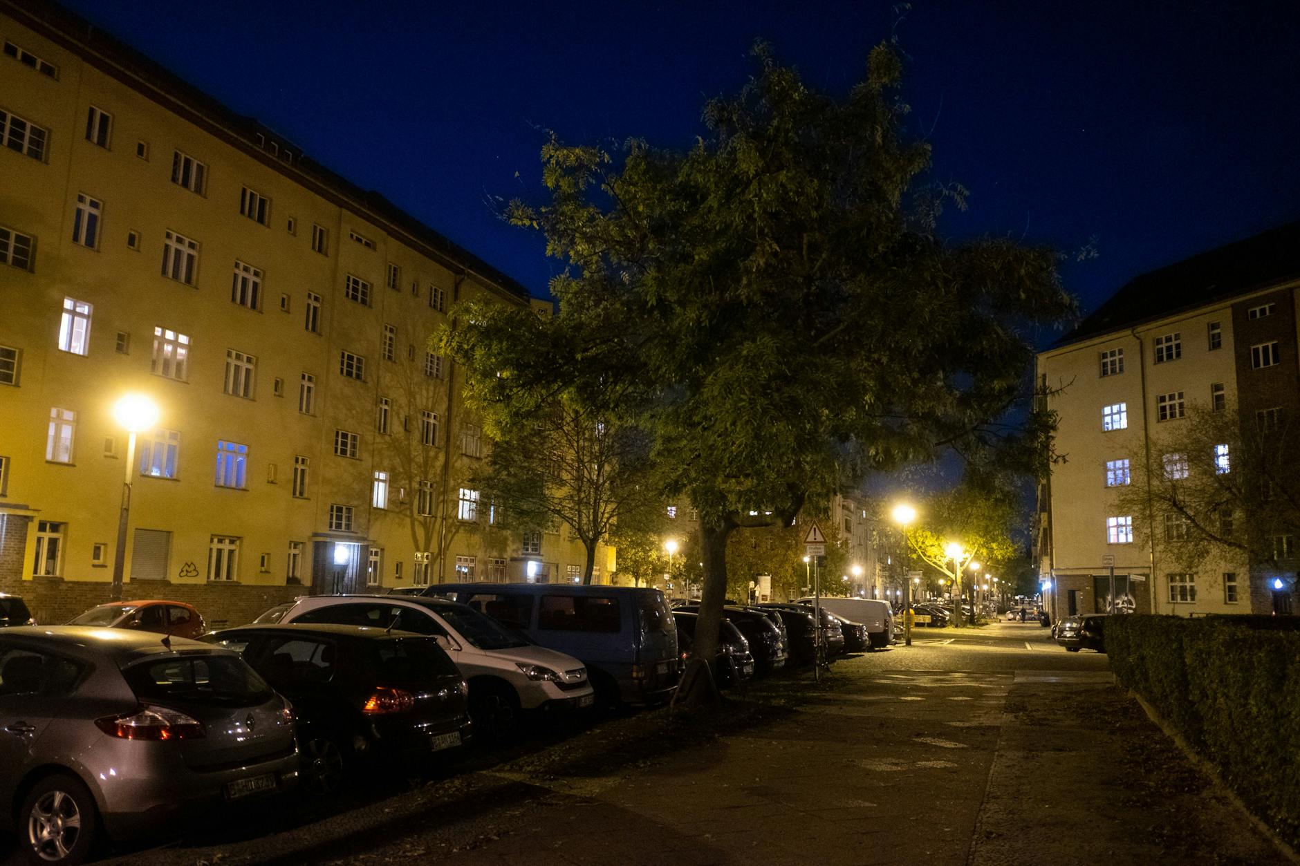 Prenzlauer Berg bei Nacht: In vielen Wohnungen im Norden Berlins ist es wegen eines Rohrbruchs im Fernwärmenetz derzeit kalt.