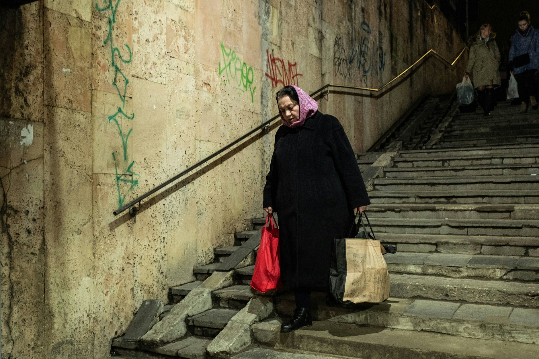 Die Menschen in der Republik Moldau – hier eine Frau in Chisinau – fürchten die Winterkälte.
