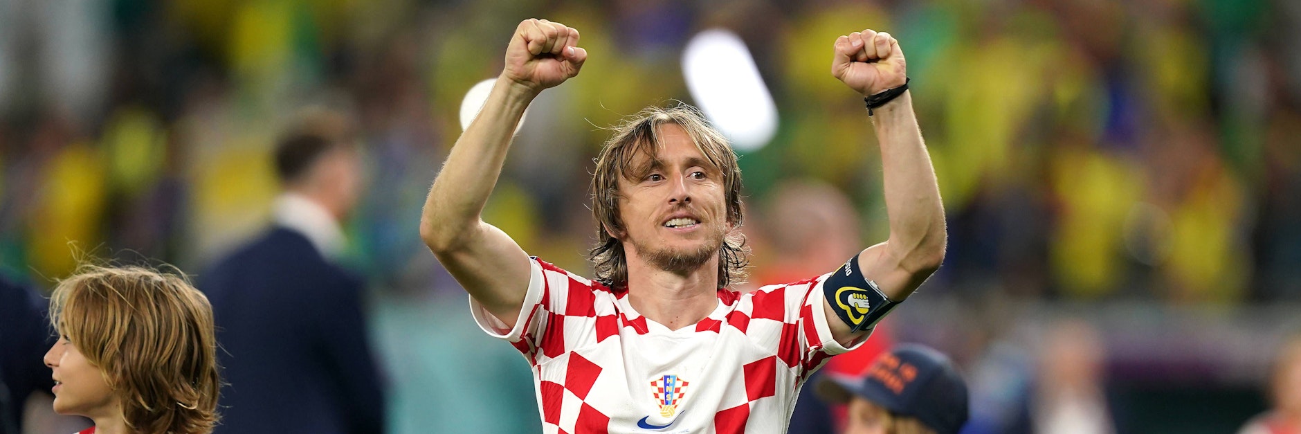 Fix und fertig, aber glücklich: Kroatien und Superstar Luka Modric (37) leisten bei der WM in Katar mal wieder massig Überstunden.&nbsp;