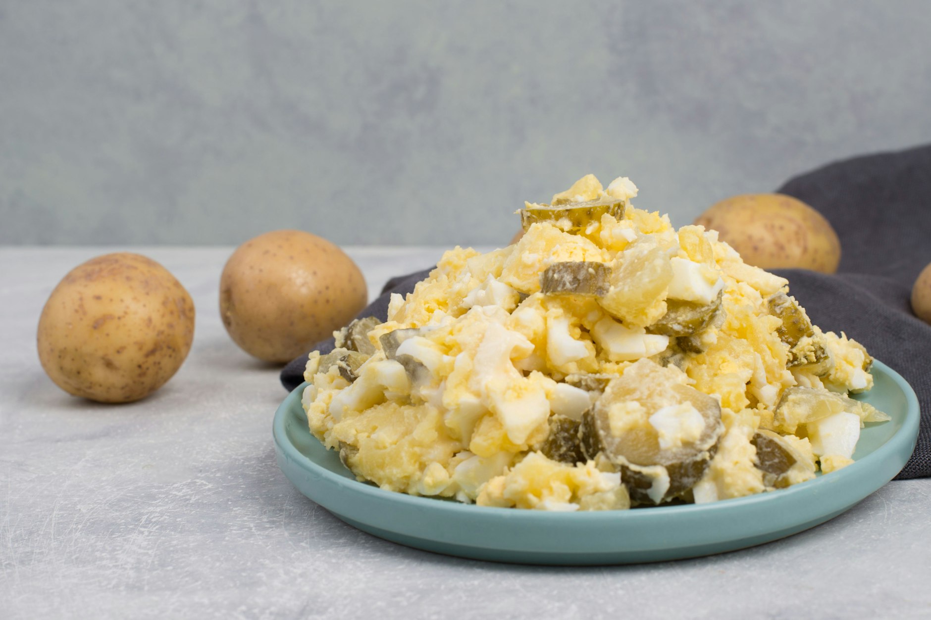 Omas Kartoffelsalat - rustikal und so lecker. 