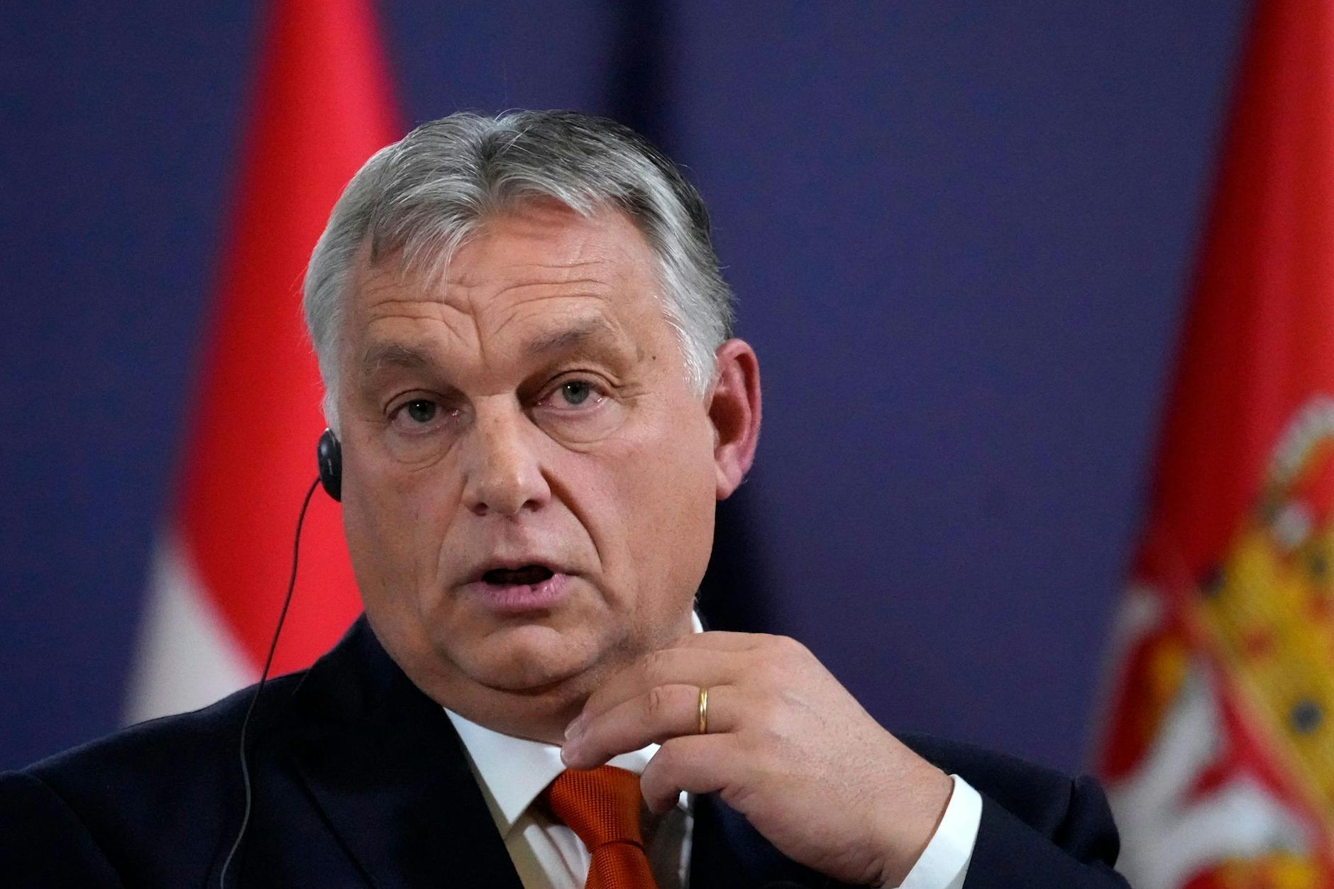 Ungarns Ministerpräsident Viktor Orbán zeigt sich amüsiert über den Korruptionsskandal im EU-Parlament.