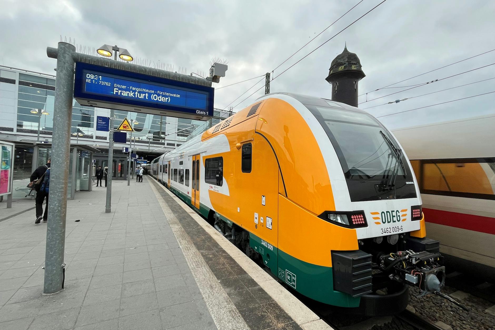Ein Zug der Ostdeutschen Eisenbahn am Ostkreuz. Mehr als 28 Jahre waren auf der Linie RE1 Züge der Deutschen Bahn unterwegs. Seit 11. Dezember fährt die ODEG nach Frankfurt (Oder).