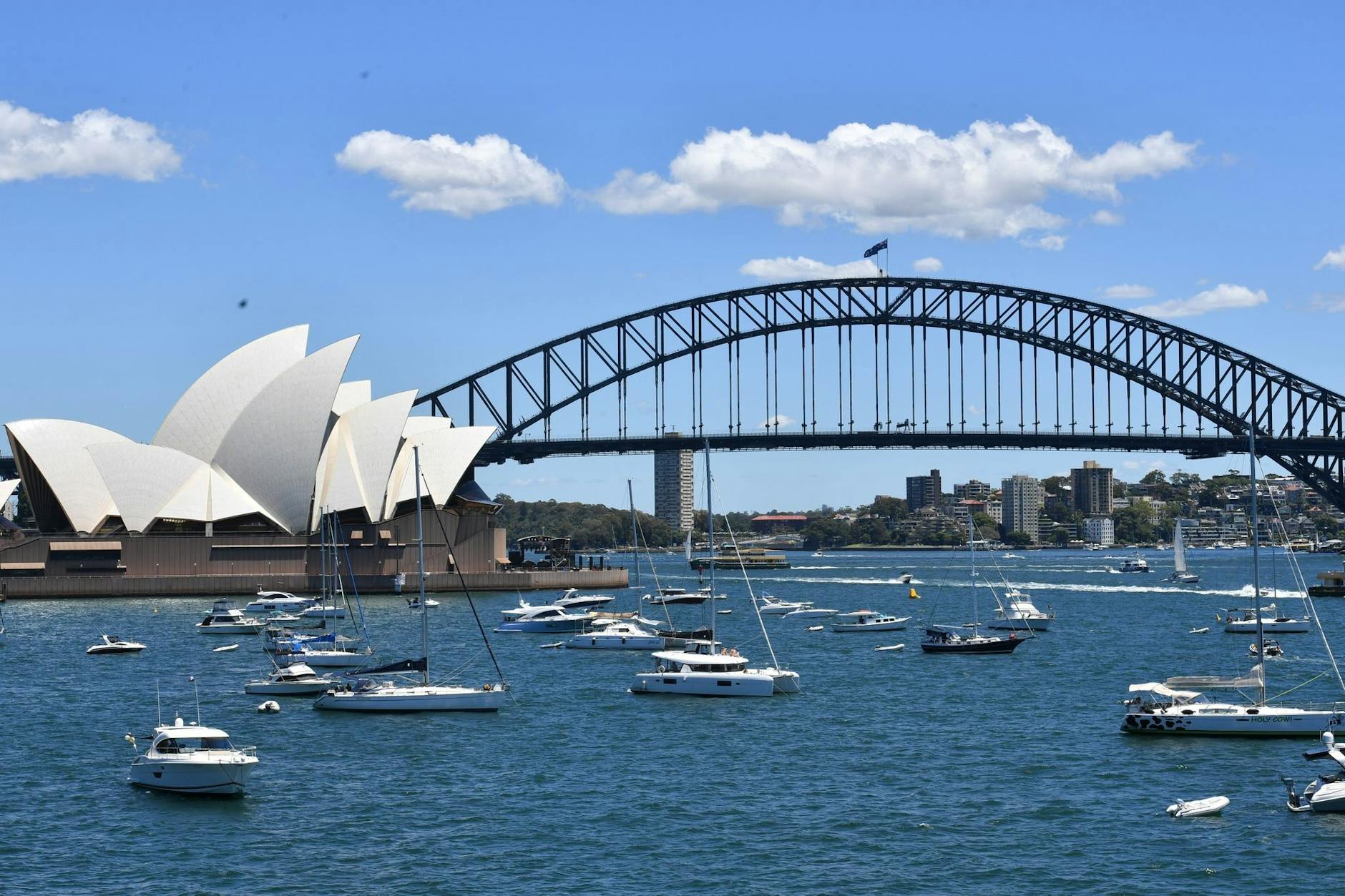 Eine Klimaaktivistin legte den Verkehr auf der Harbour Bridge in Sydney lahm. Dafür muss sie nun monatelang ins Gefängnis. 
