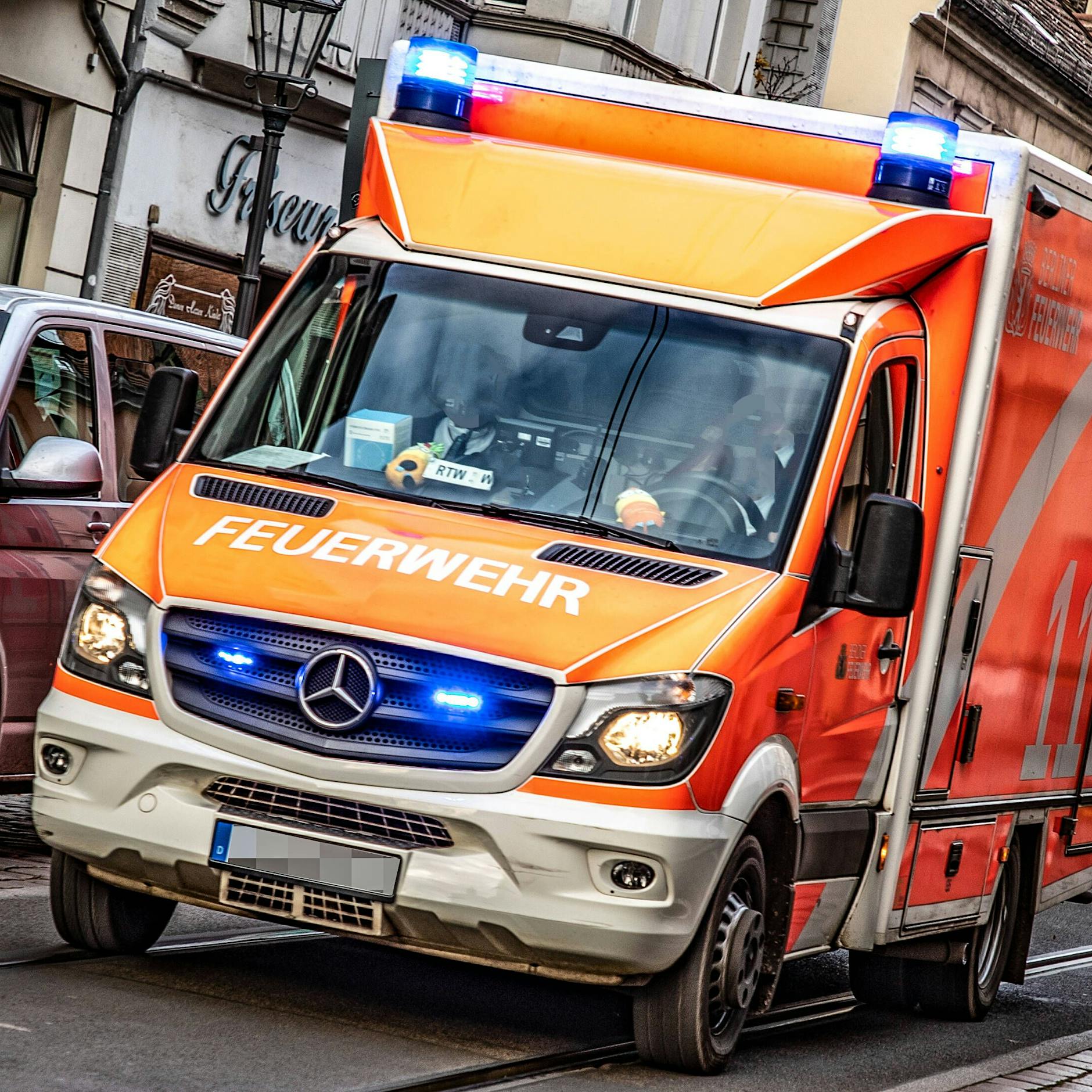 Sie müssen Betrunkene retten, Bauchschmerzen versorgen und Gemütsverstimmungen behandeln: DARUM ist der Rettungsdienst komplett überlastet