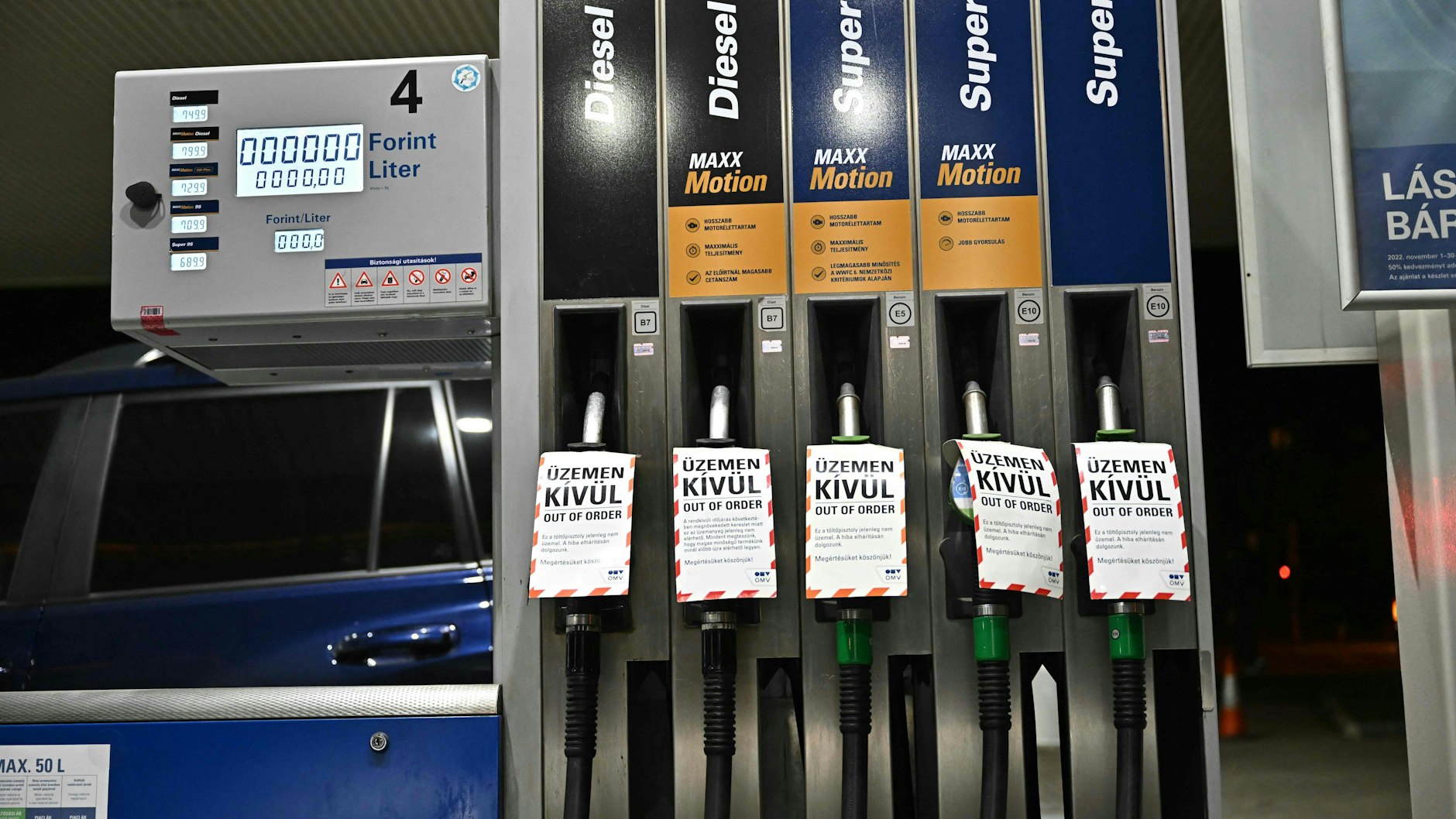 Außer Betrieb: Wegen eines Spritpreis-Deckels wurde in Ungarn Treibstoff knapp, Orban gab die Preise deshalb vergangene Woche frei. Dafür werden die Ölfirmen stärker besteuert.