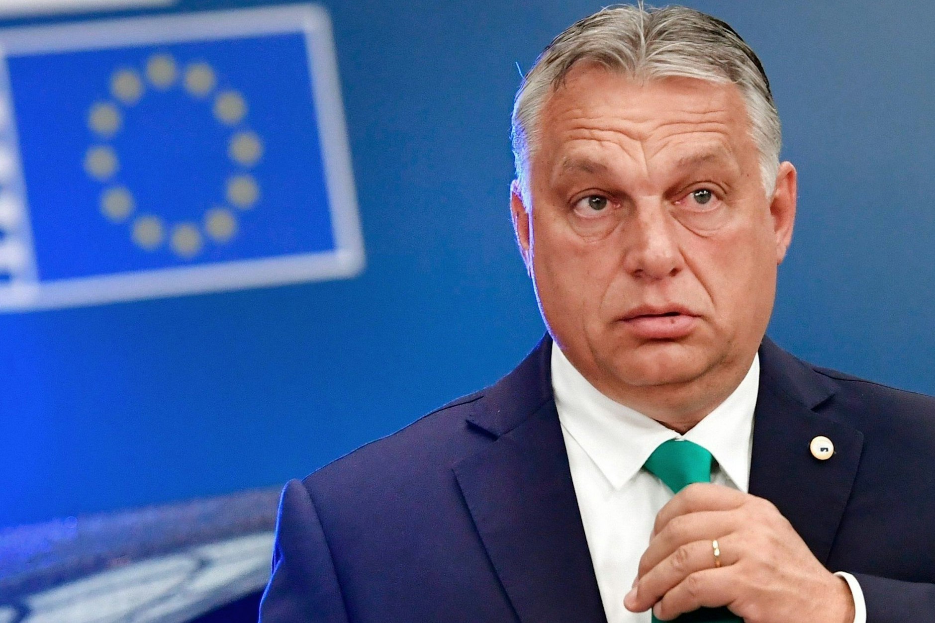 Der ungarische Regierungschef Viktor Orban scheint im Kampf gegen die EU (deren Mitglied Ungarn ist) den Kürzeren gezogen haben.