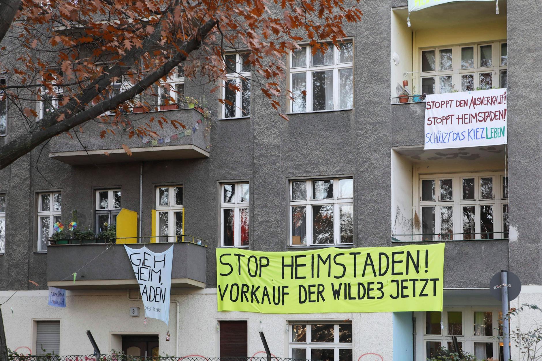 Vor zwei Jahren: Mieter in Neukölln wehren sich gegen den Erwerb ihres Hauses durch den schwedischen Konzern Heimstaden.