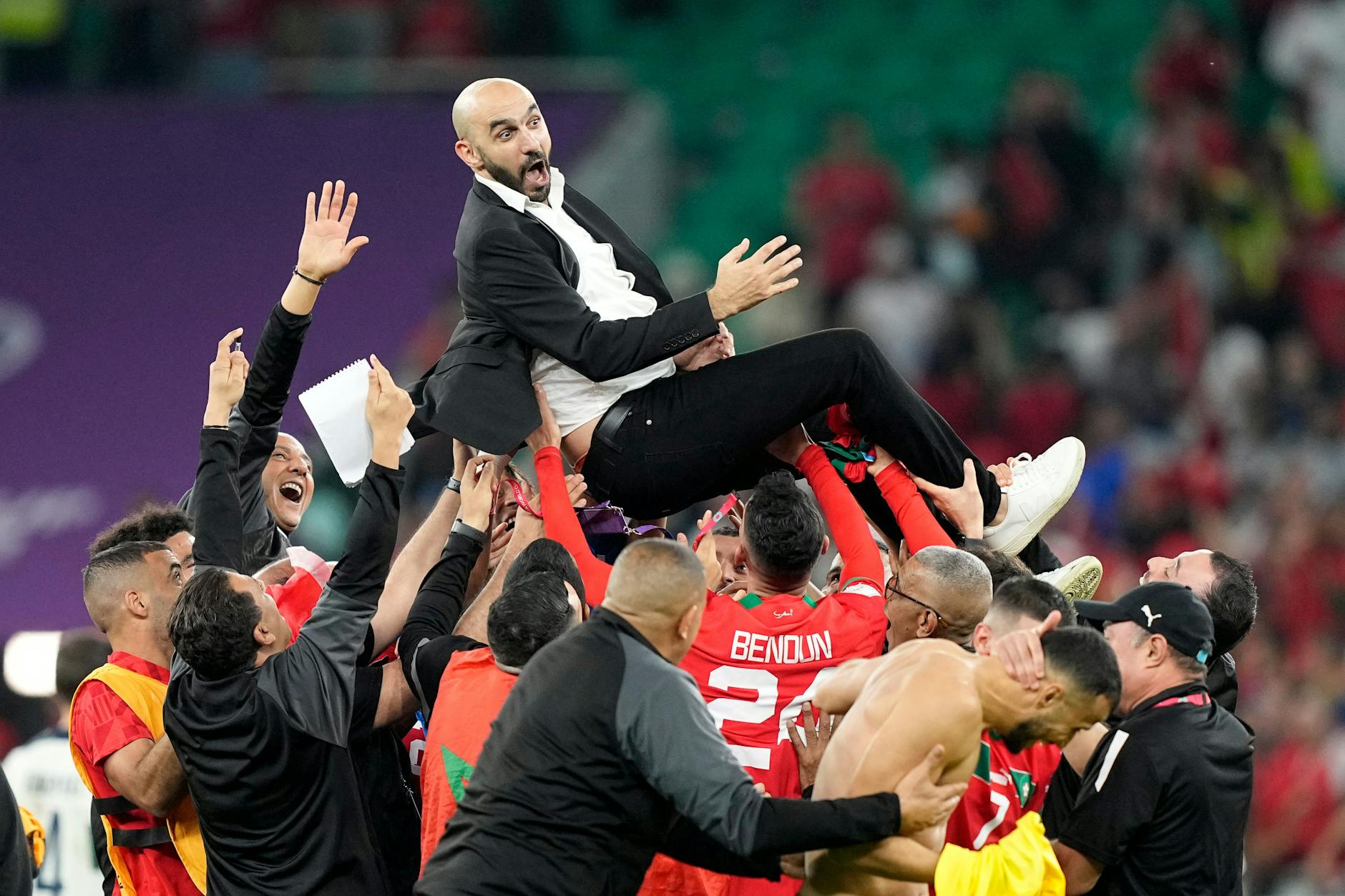 Sollte Marokko das WM-Finale erreichen, wird Trainer Walid Regragui nicht nur von seinen Spielern auf Händen getragen.