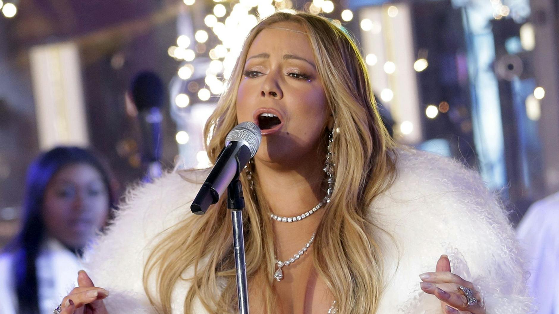 New York 2018: Mariah Carey, US-Sängerin, tritt bei der Silvesterfeier auf dem Times Square auf. 